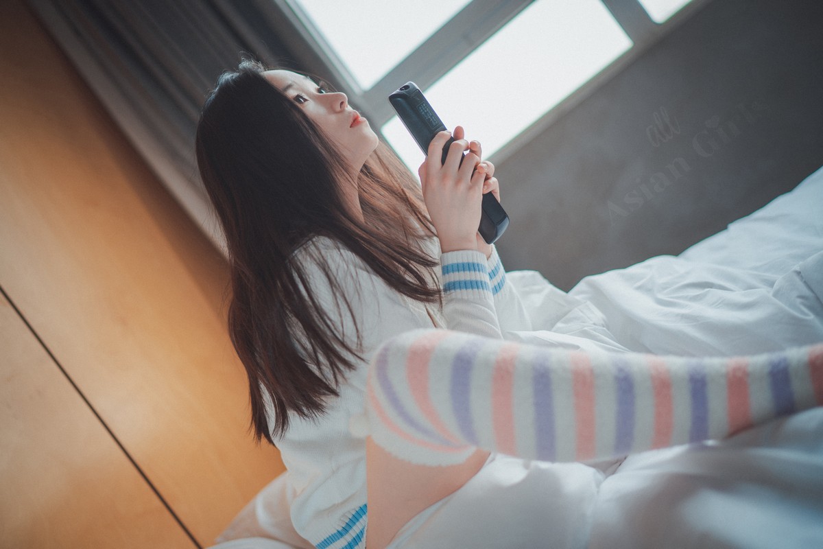 xgyw.top_[DJAWA]No.201_模特BamBi_Homebody Girl主题私房床上半脱秀完美身材诱惑写真50P