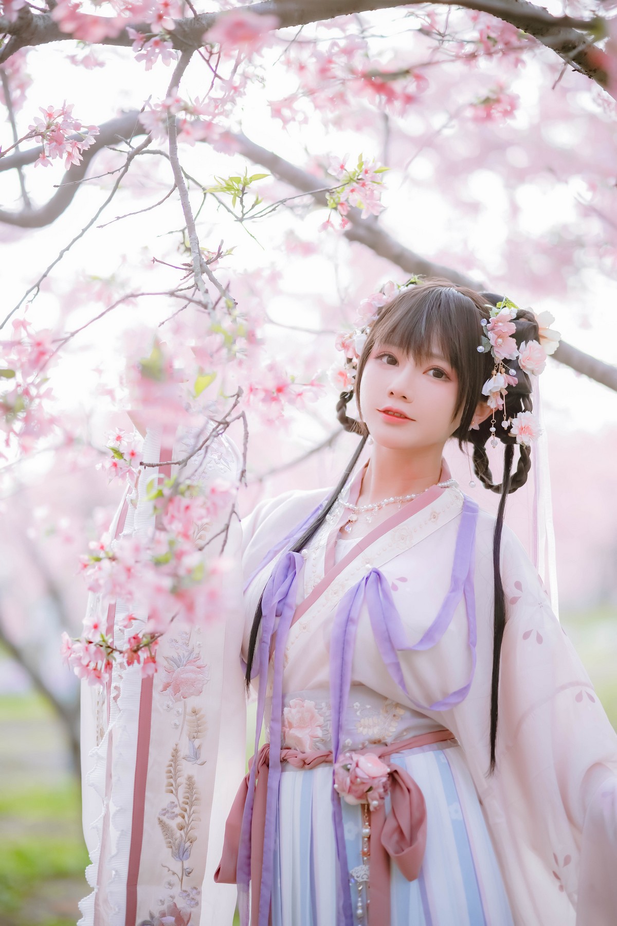 xgyw.top_网络美女Nyako喵子花神祈愿主题户外樱花树下性感古典服饰靓丽迷人写真52P