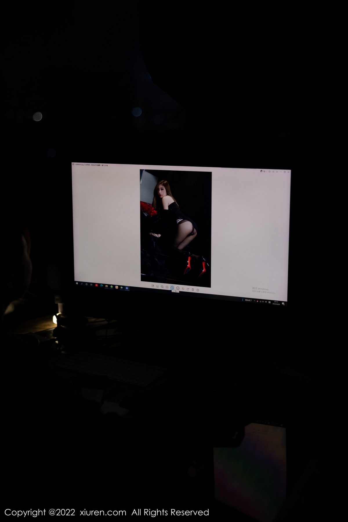 xgyw.top_XiuRen第5671期_女神绮里嘉ula心愿旅拍性感红色睡裙配超薄黑丝妩媚诱惑写真51P