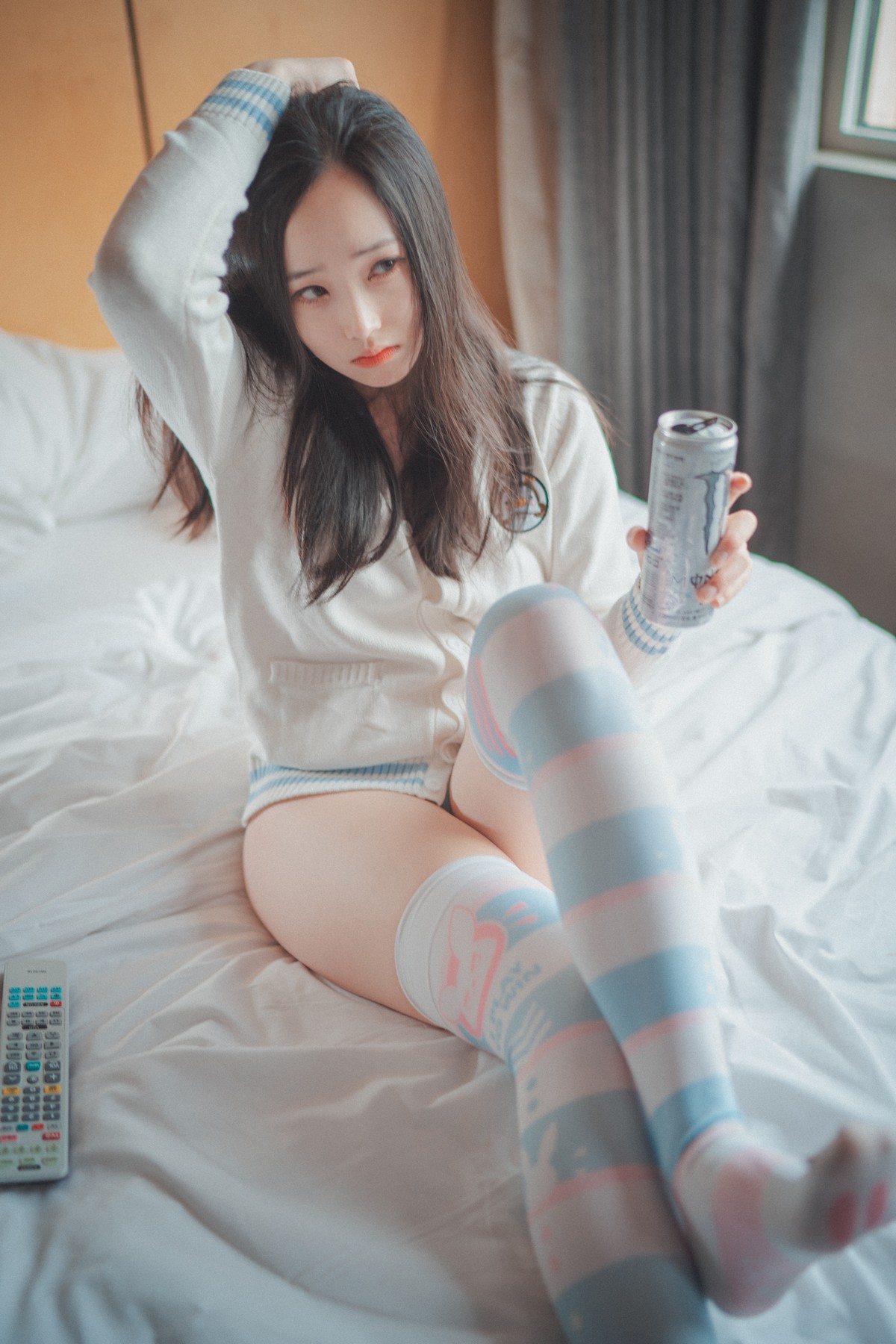 xgyw.top_[DJAWA]No.201_模特BamBi_Homebody Girl主题私房床上半脱秀完美身材诱惑写真50P
