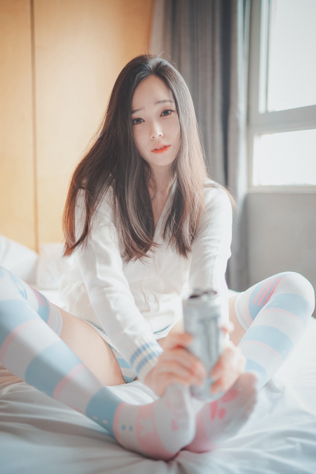 xgyw.top_[DJAWA]No.201_模特BamBi_Homebody Girl主题私房床上半脱秀完美身材诱惑写真50P