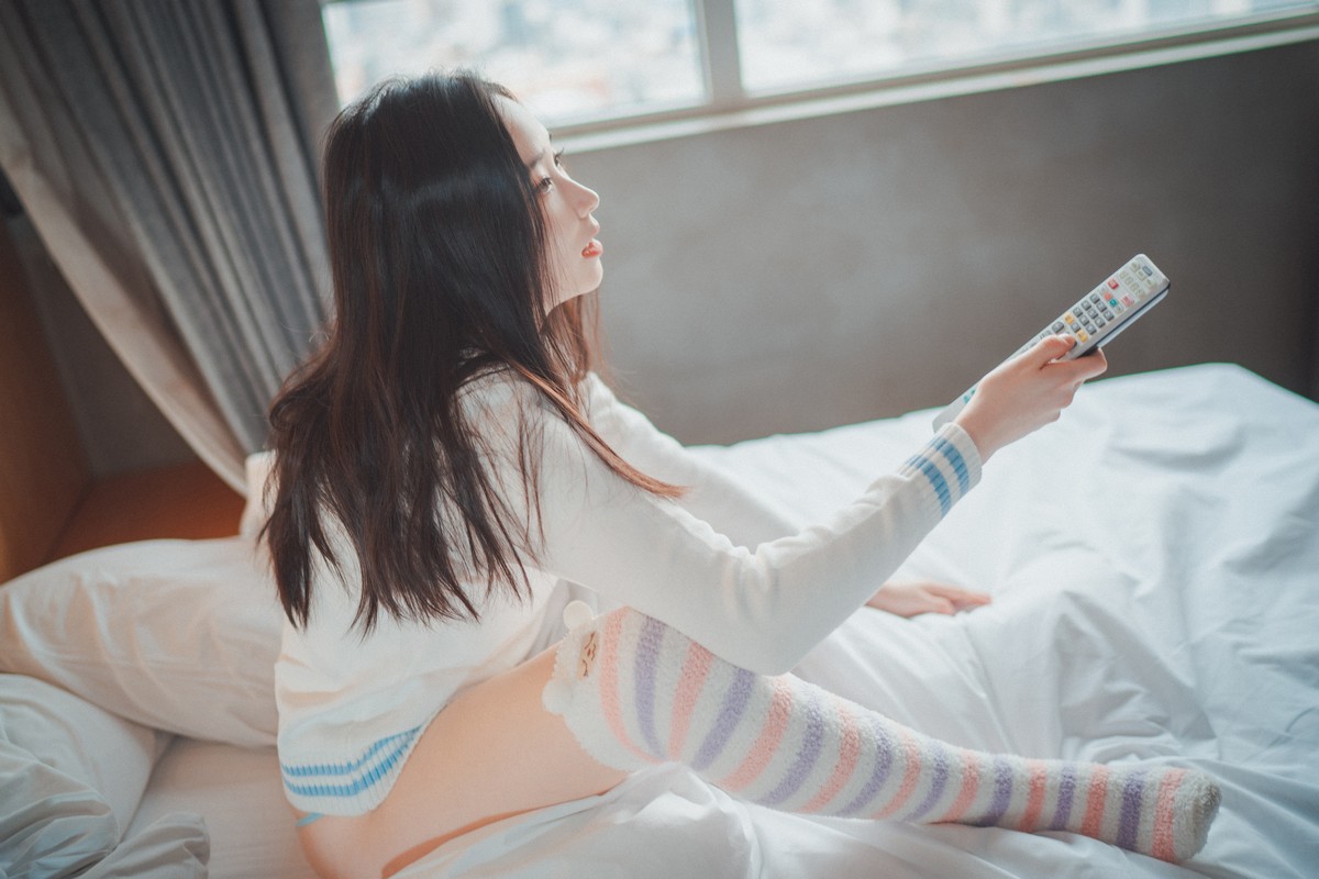 xgyw.top_[DJAWA]No.201_模特BamBi_Homebody Girl主题私房床上半脱秀完美身材诱惑写真50P