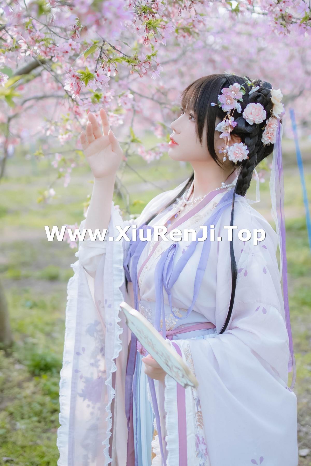 xgyw.top_网络美女Nyako喵子花神祈愿主题户外樱花树下性感古典服饰靓丽迷人写真52P