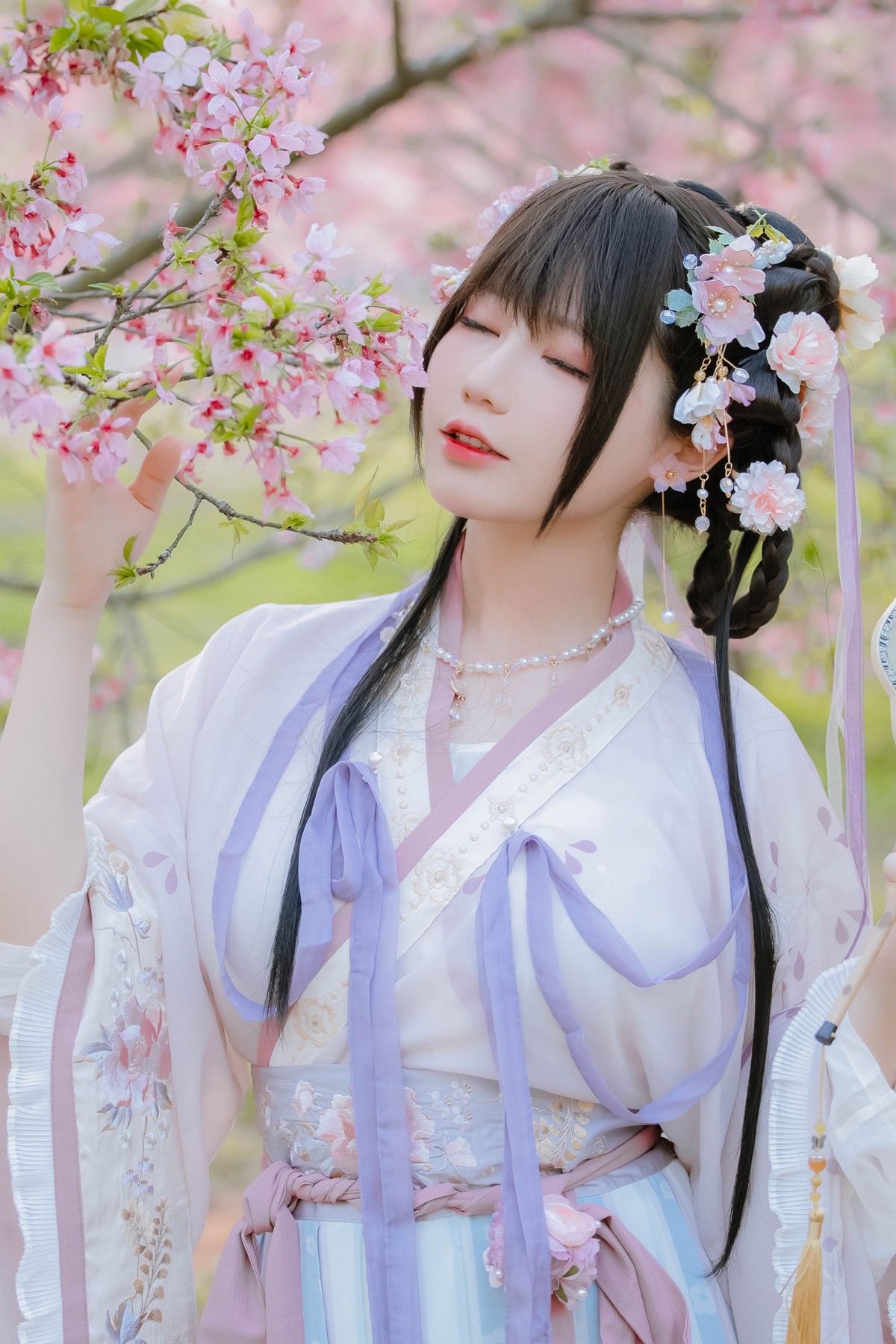 xgyw.top_网络美女Nyako喵子花神祈愿主题户外樱花树下性感古典服饰靓丽迷人写真52P