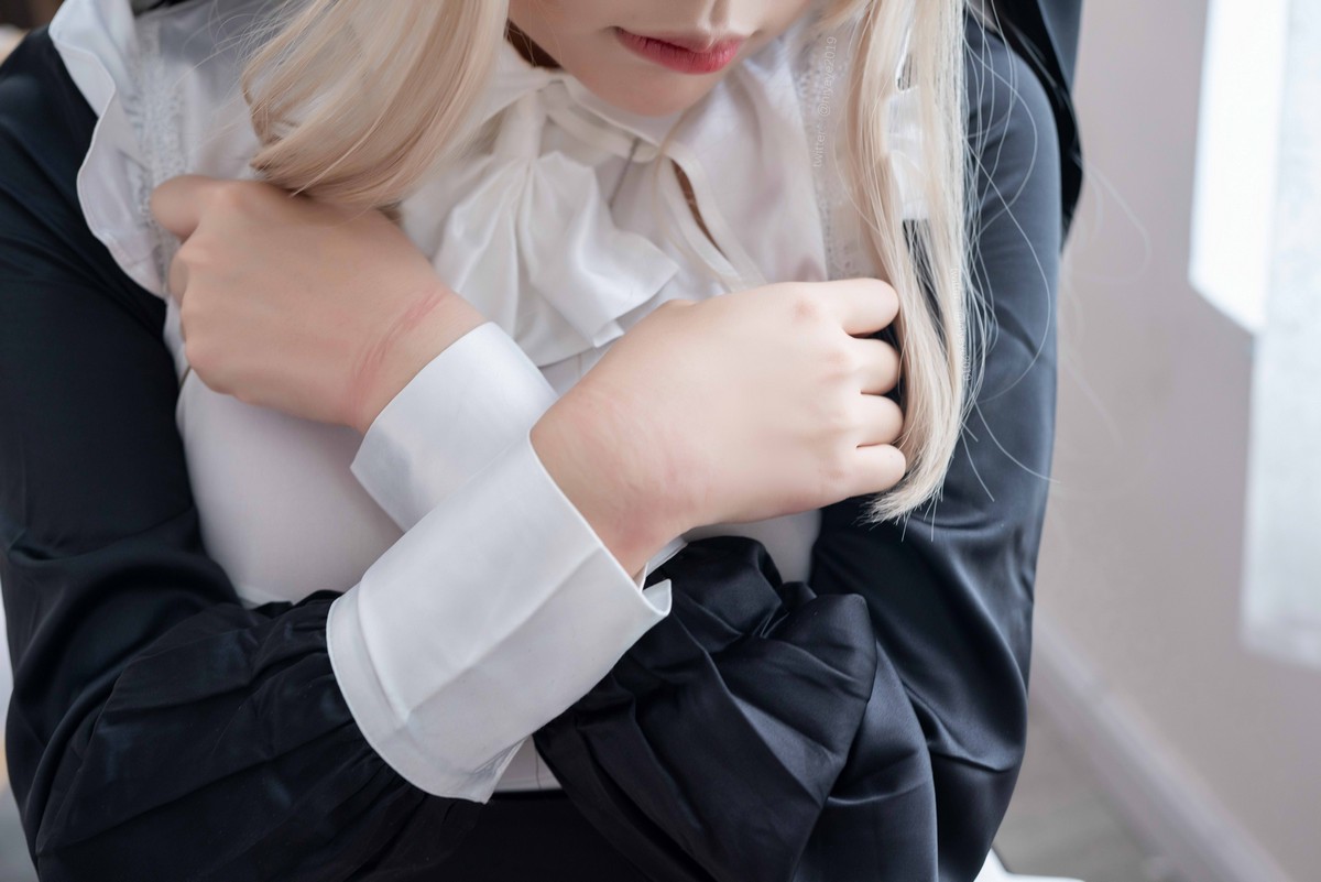 xgyw.top_萌系小姐姐白烨禁x欲修女主题性感黑白服饰配白丝袜秀翘臀美腿撩人诱惑写真78P