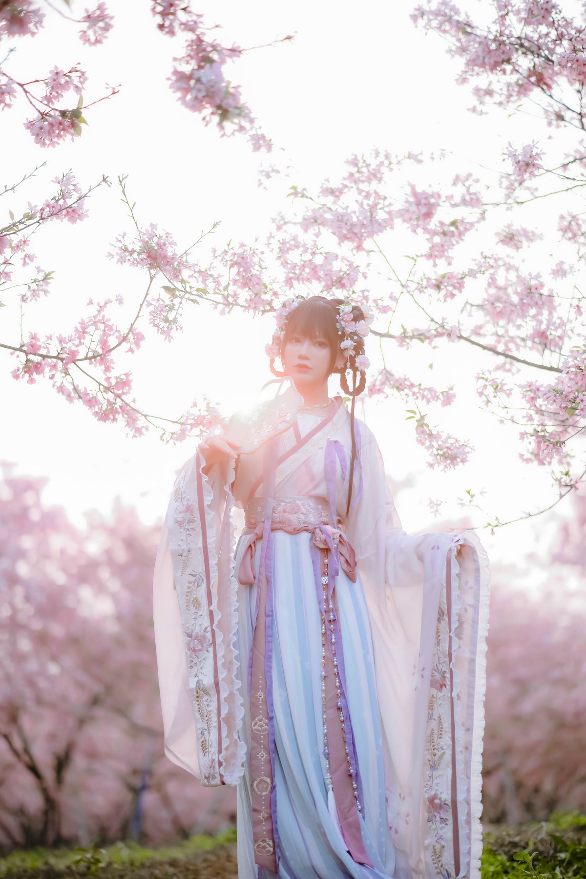 xgyw.top_网络美女Nyako喵子花神祈愿主题户外樱花树下性感古典服饰靓丽迷人写真52P
