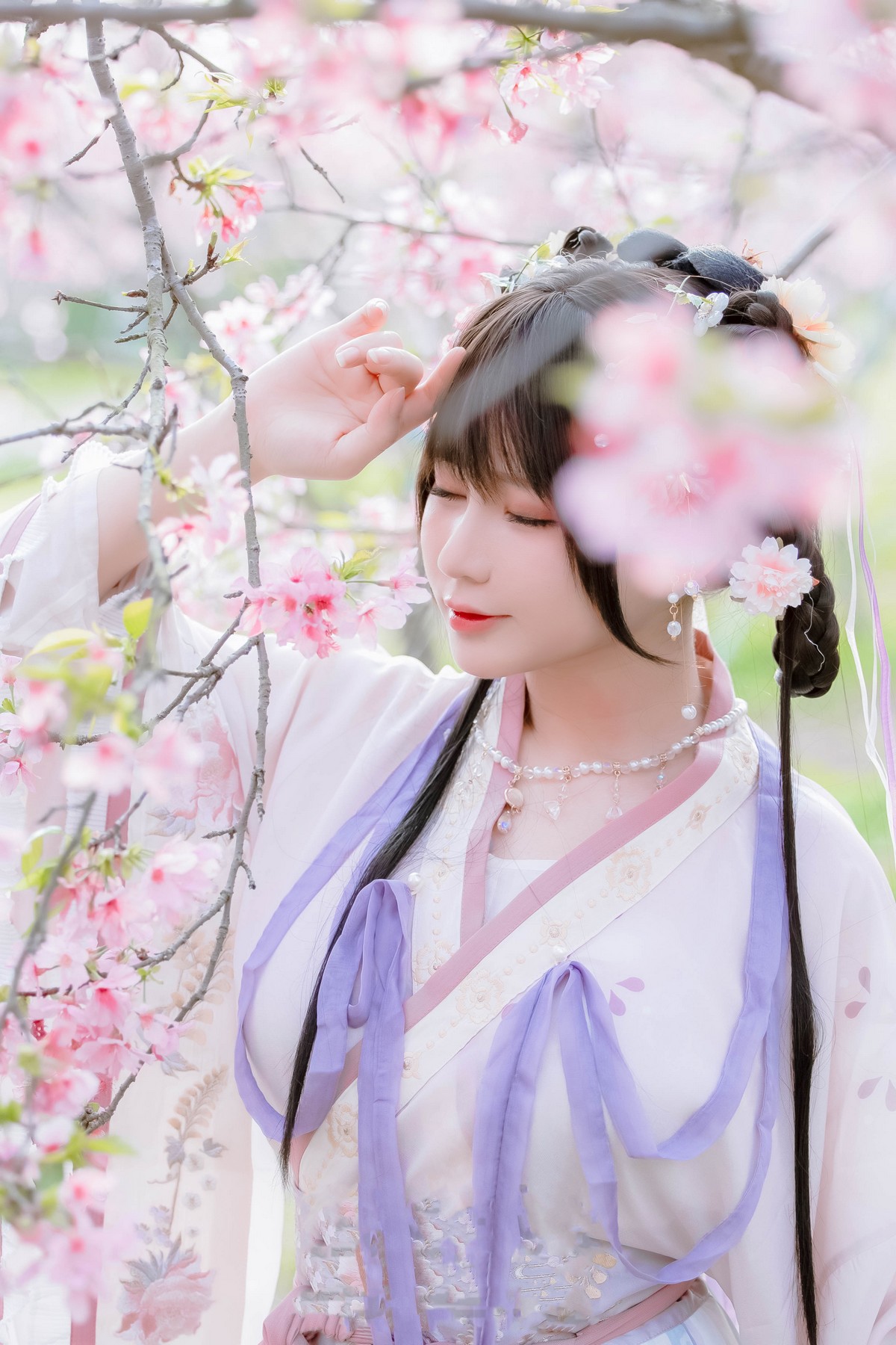 xgyw.top_网络美女Nyako喵子花神祈愿主题户外樱花树下性感古典服饰靓丽迷人写真52P