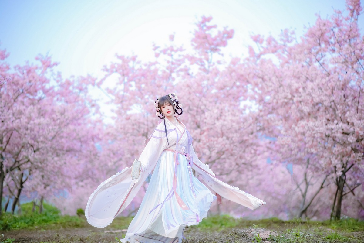 xgyw.top_网络美女Nyako喵子花神祈愿主题户外樱花树下性感古典服饰靓丽迷人写真52P
