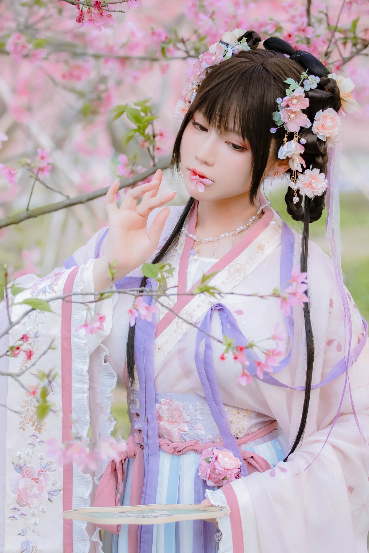xgyw.top_网络美女Nyako喵子花神祈愿主题户外樱花树下性感古典服饰靓丽迷人写真52P