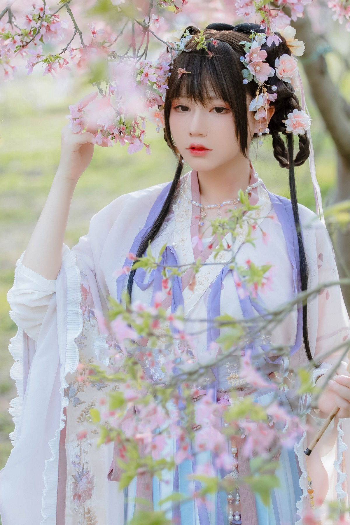 xgyw.top_网络美女Nyako喵子花神祈愿主题户外樱花树下性感古典服饰靓丽迷人写真52P