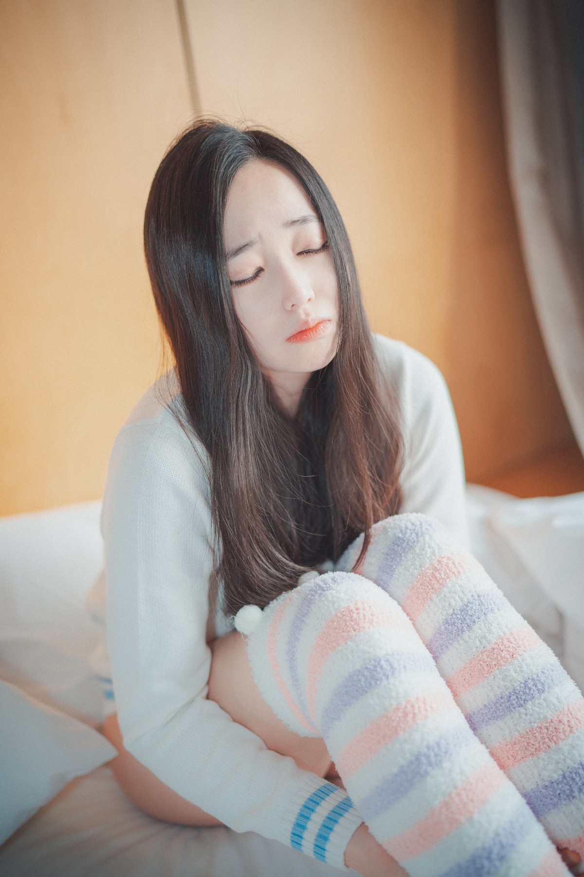 xgyw.top_[DJAWA]No.201_模特BamBi_Homebody Girl主题私房床上半脱秀完美身材诱惑写真50P