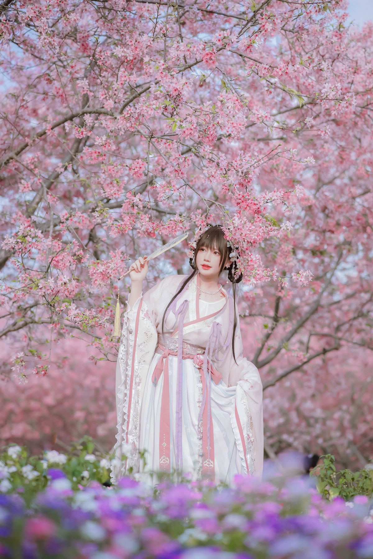 xgyw.top_网络美女Nyako喵子花神祈愿主题户外樱花树下性感古典服饰靓丽迷人写真52P