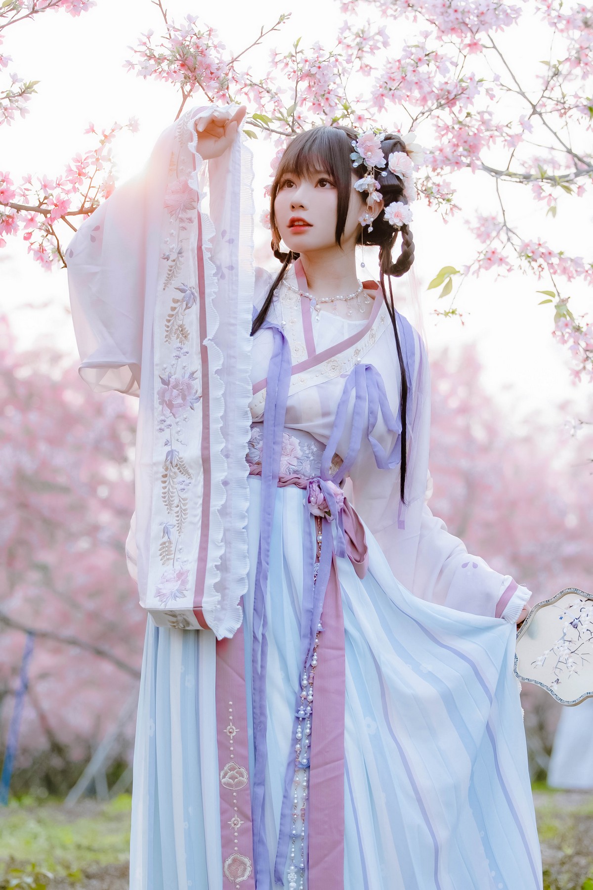 xgyw.top_网络美女Nyako喵子花神祈愿主题户外樱花树下性感古典服饰靓丽迷人写真52P
