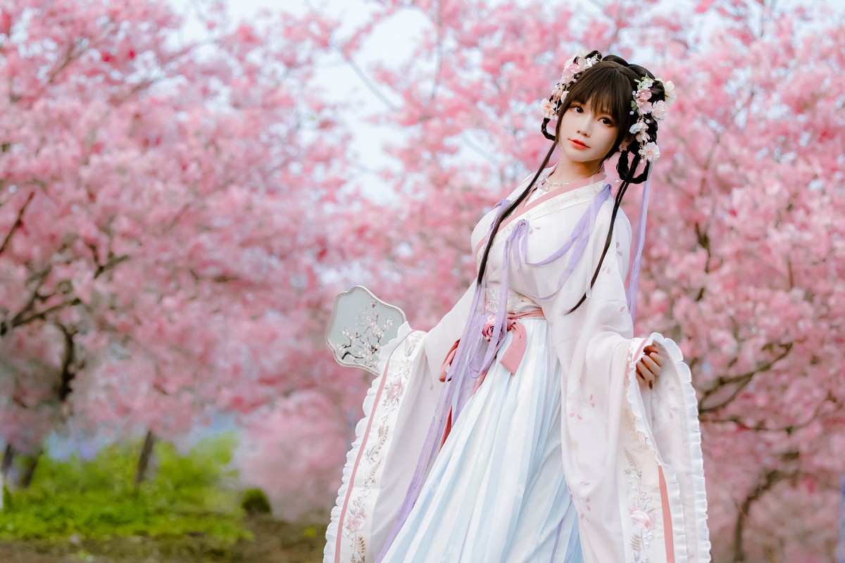xgyw.top_网络美女Nyako喵子花神祈愿主题户外樱花树下性感古典服饰靓丽迷人写真52P