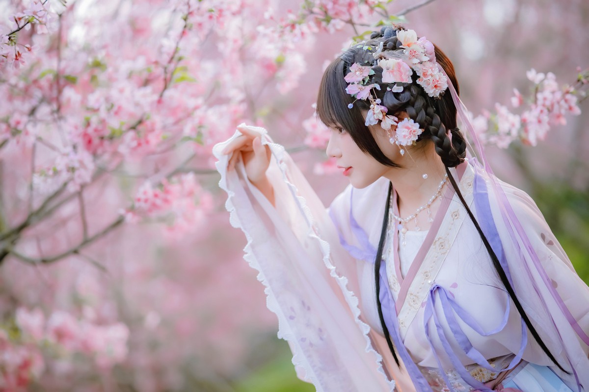 xgyw.top_网络美女Nyako喵子花神祈愿主题户外樱花树下性感古典服饰靓丽迷人写真52P