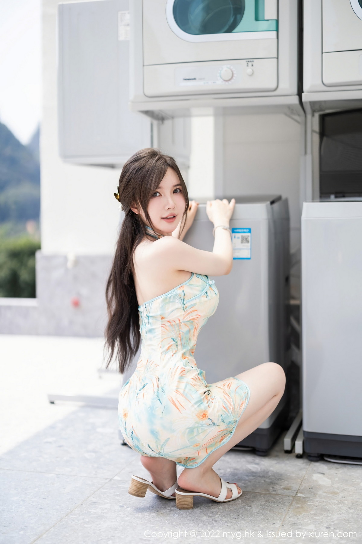 xgyw.top_[MyGirl美媛馆]Vol.640_模特糯美子MINIbabe心愿旅拍户外浅色旗袍秀完美身材诱惑写真67P