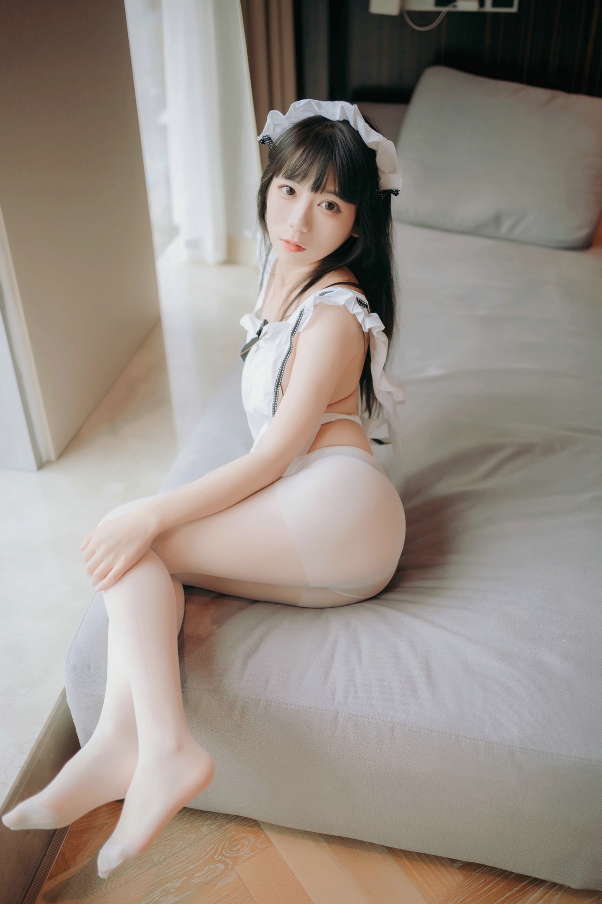 xgyw.top_网络美女Usejan小厨娘主题私房浴室性感真空服饰半露豪乳遮点湿身诱惑写真46P