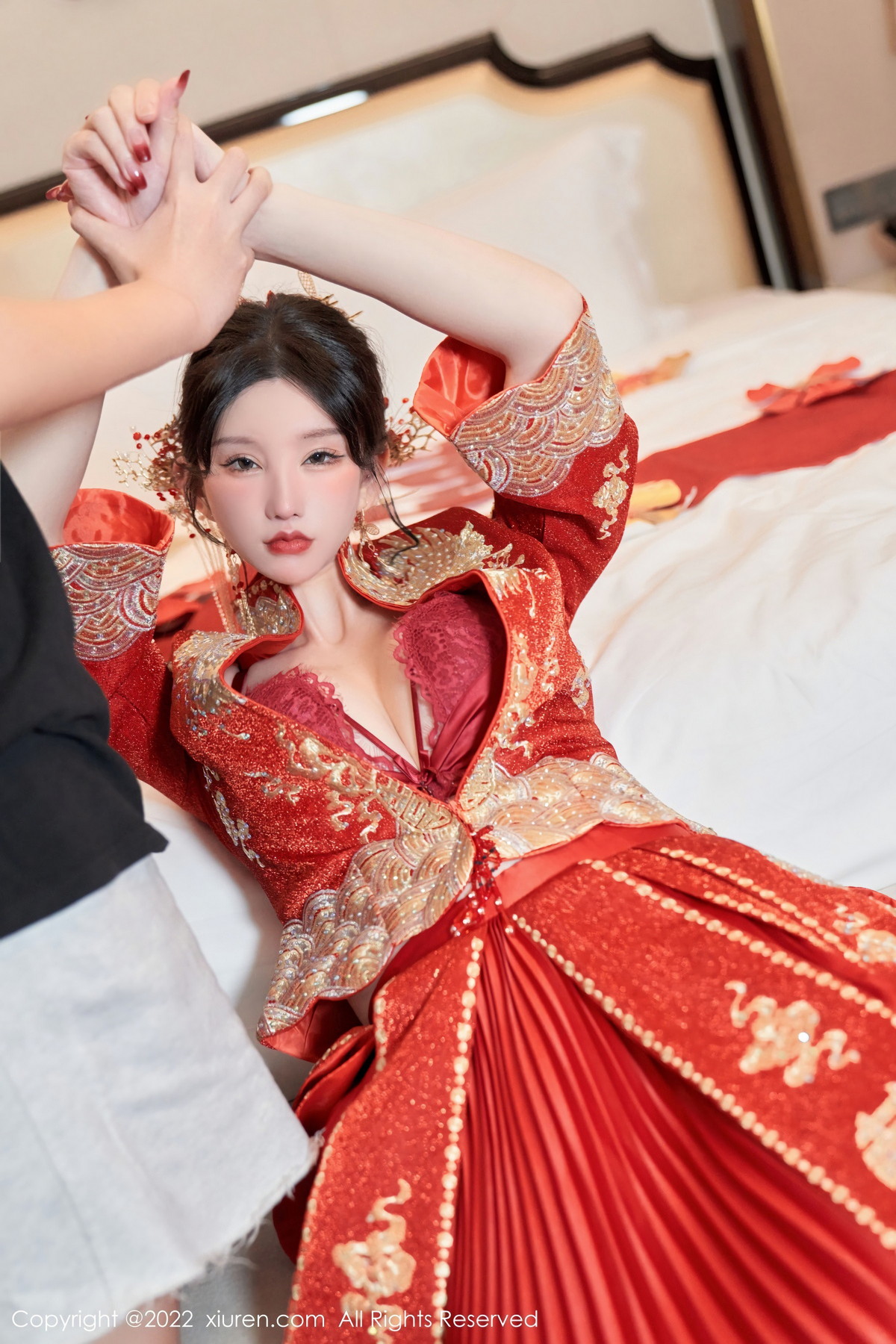 xgyw.top_XiuRen第5675期_女神周于希Sally私房脱新娘装露红色蕾丝内衣超薄肉丝诱惑写真80P