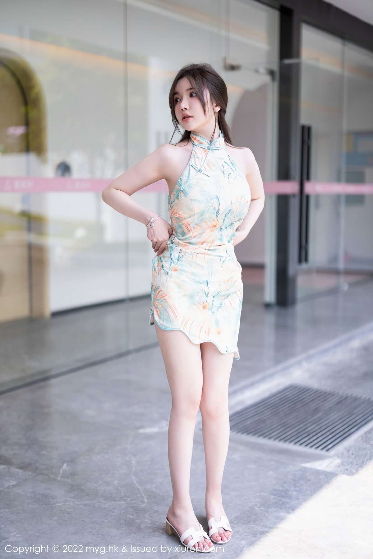 xgyw.top_[MyGirl美媛馆]Vol.640_模特糯美子MINIbabe心愿旅拍户外浅色旗袍秀完美身材诱惑写真67P