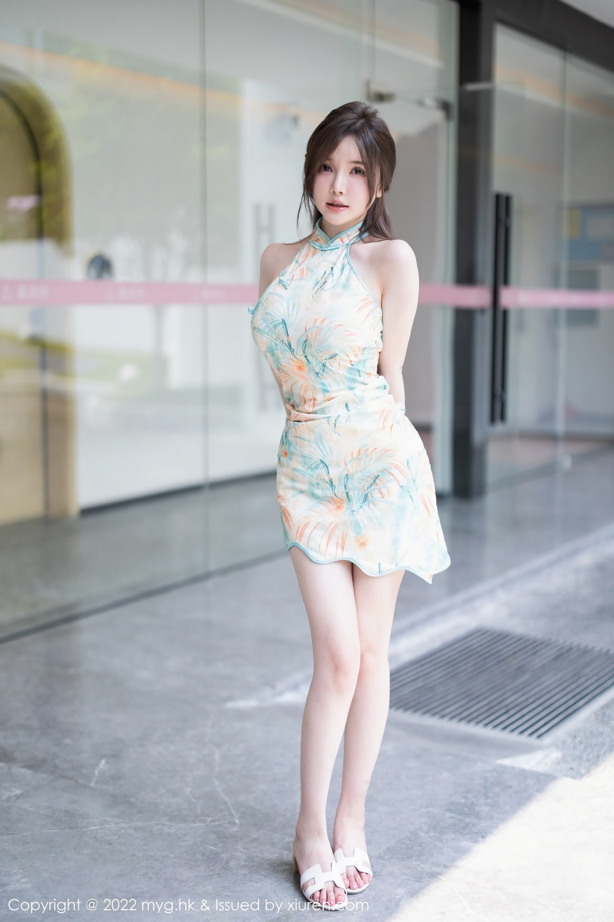 xgyw.top_[MyGirl美媛馆]Vol.640_模特糯美子MINIbabe心愿旅拍户外浅色旗袍秀完美身材诱惑写真67P