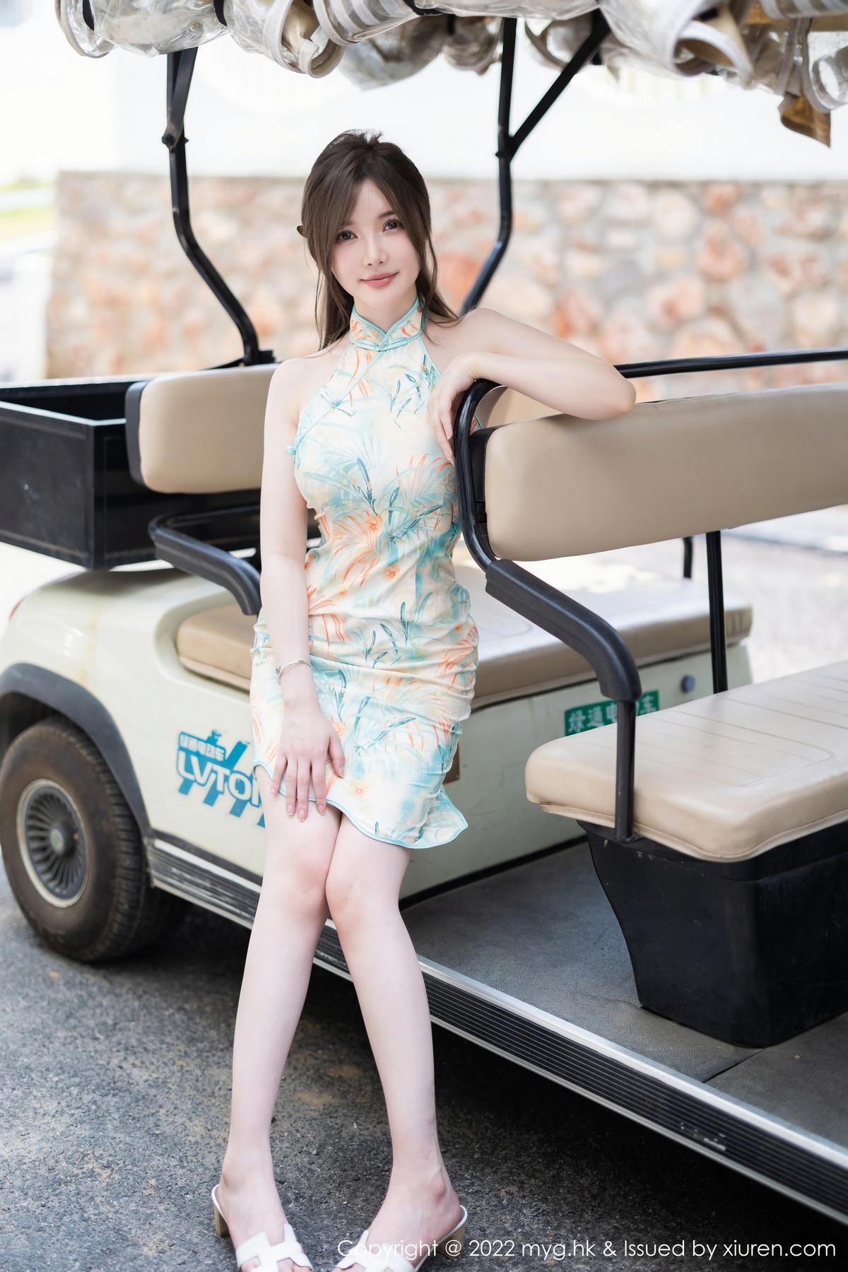 xgyw.top_[MyGirl美媛馆]Vol.640_模特糯美子MINIbabe心愿旅拍户外浅色旗袍秀完美身材诱惑写真67P