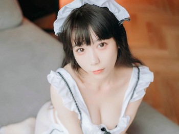 网络青春美女Usejan小小姐姐厨师主题私人洗手间性感真空服饰半露豪乳遮点湿身骚扰写真46P