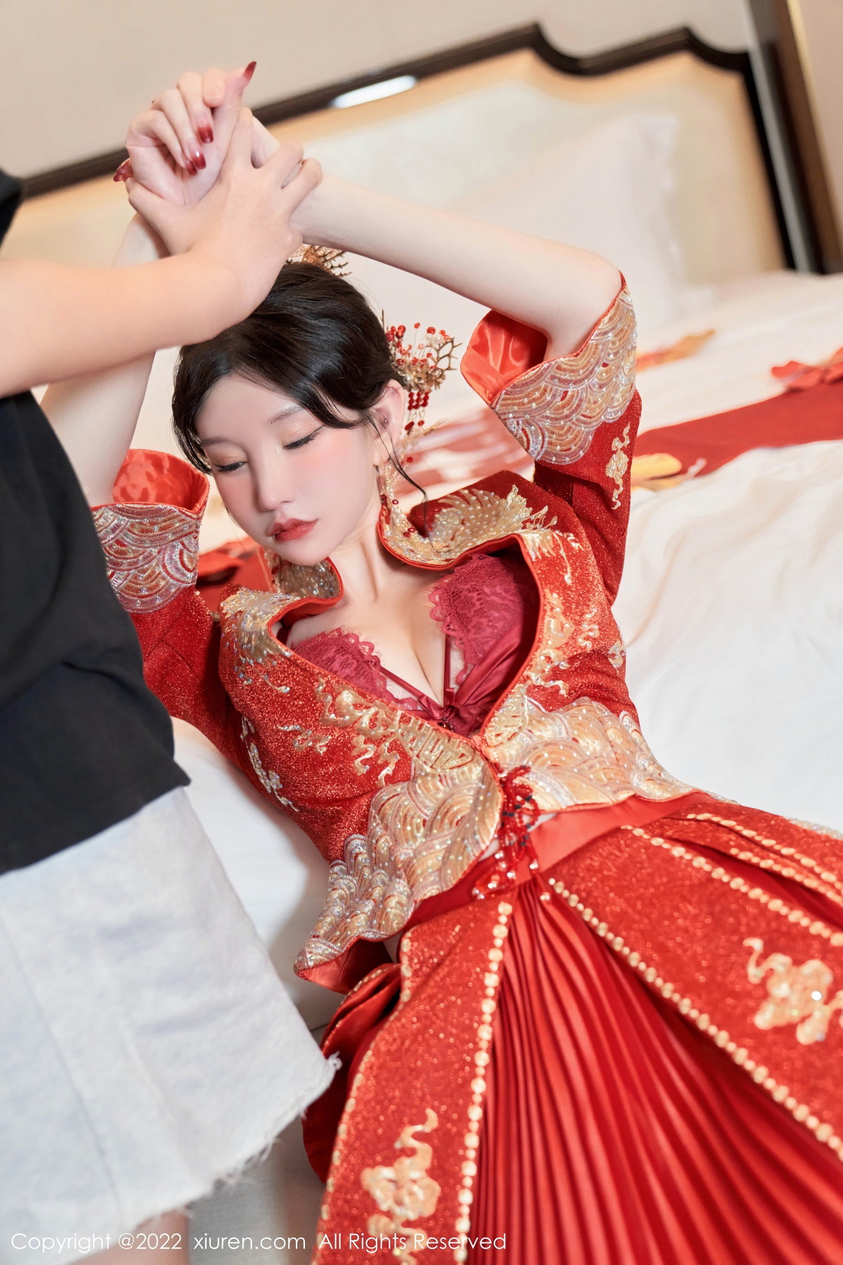 xgyw.top_XiuRen第5675期_女神周于希Sally私房脱新娘装露红色蕾丝内衣超薄肉丝诱惑写真80P