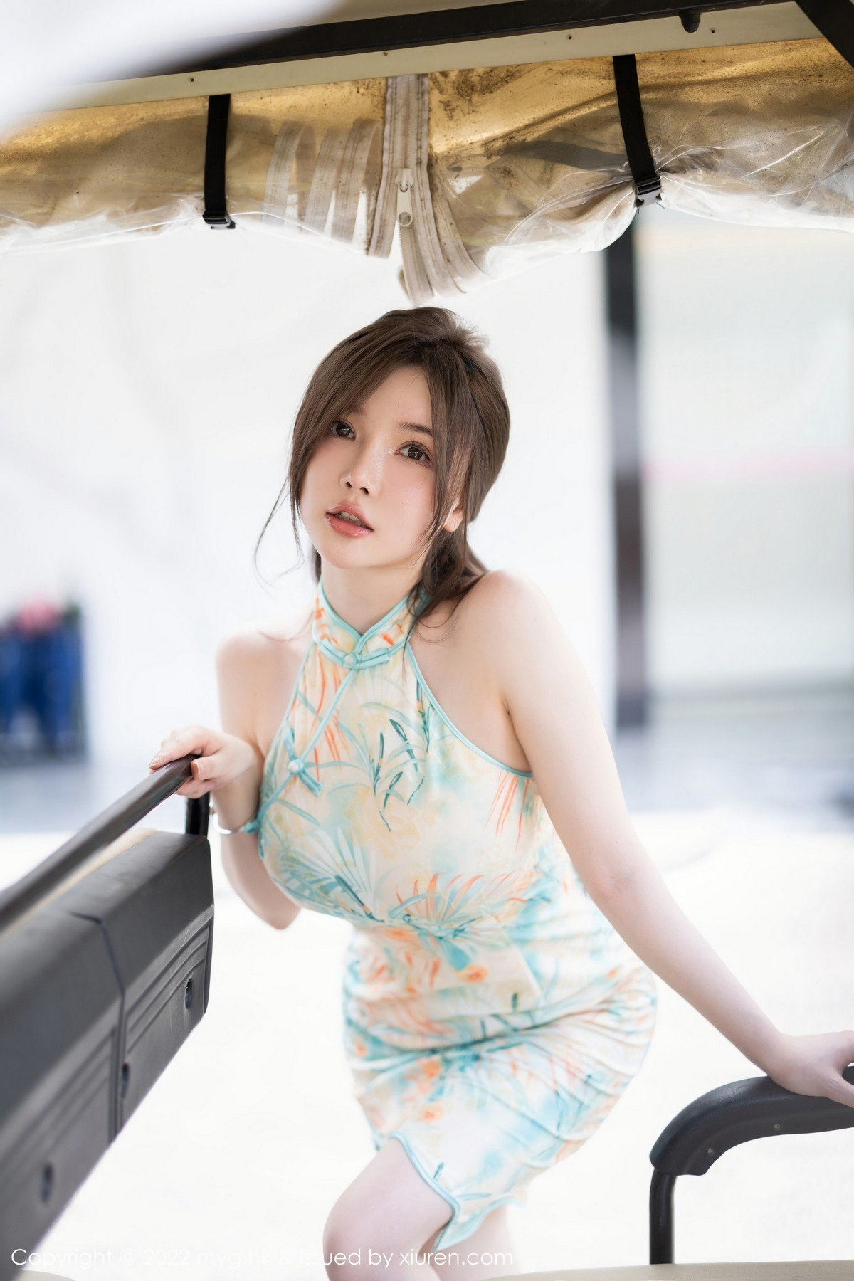 xgyw.top_[MyGirl美媛馆]Vol.640_模特糯美子MINIbabe心愿旅拍户外浅色旗袍秀完美身材诱惑写真67P