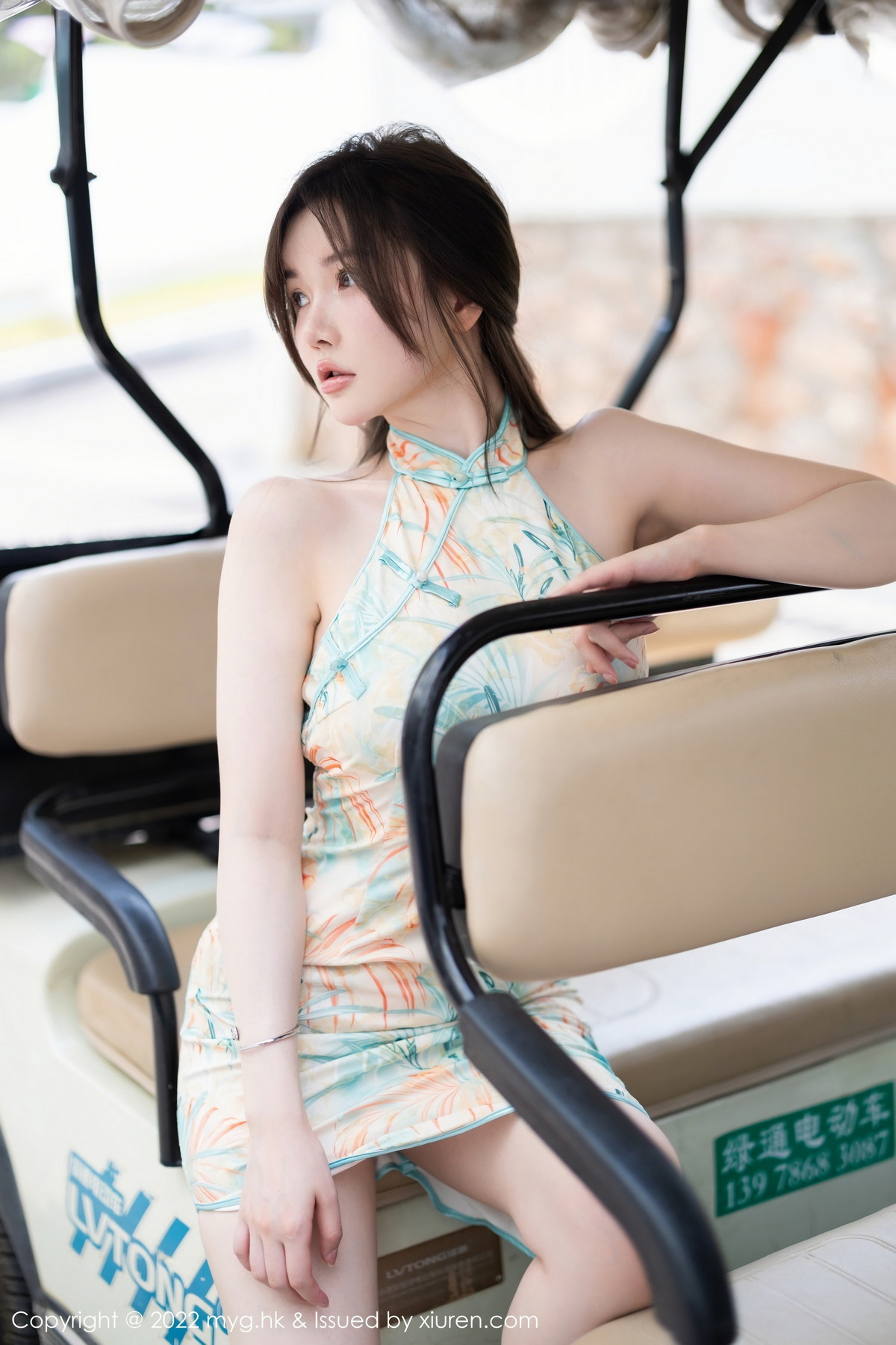 xgyw.top_[MyGirl美媛馆]Vol.640_模特糯美子MINIbabe心愿旅拍户外浅色旗袍秀完美身材诱惑写真67P