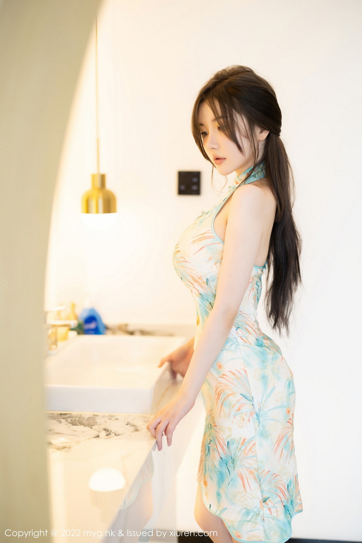 xgyw.top_[MyGirl美媛馆]Vol.640_模特糯美子MINIbabe心愿旅拍户外浅色旗袍秀完美身材诱惑写真67P