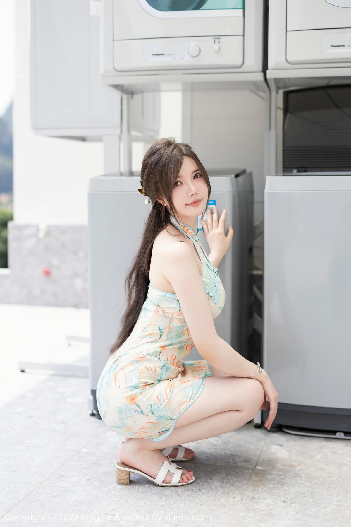 xgyw.top_[MyGirl美媛馆]Vol.640_模特糯美子MINIbabe心愿旅拍户外浅色旗袍秀完美身材诱惑写真67P