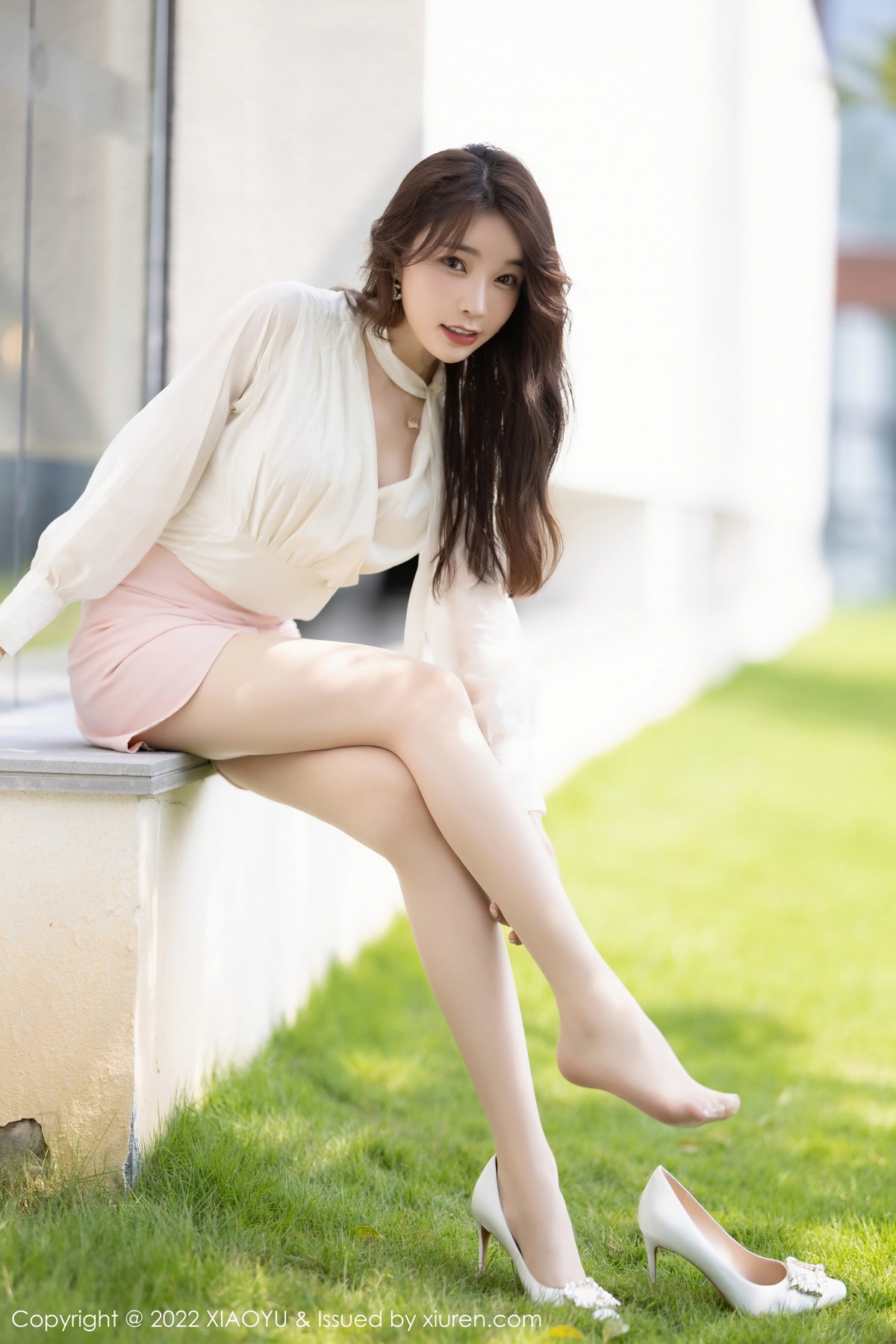 xgyw.top_[XiaoYu画语界]Vol.876_女神徐莉芝Booty白色上衣配粉短裙露粉色蕾丝内衣撩人诱惑写真85P