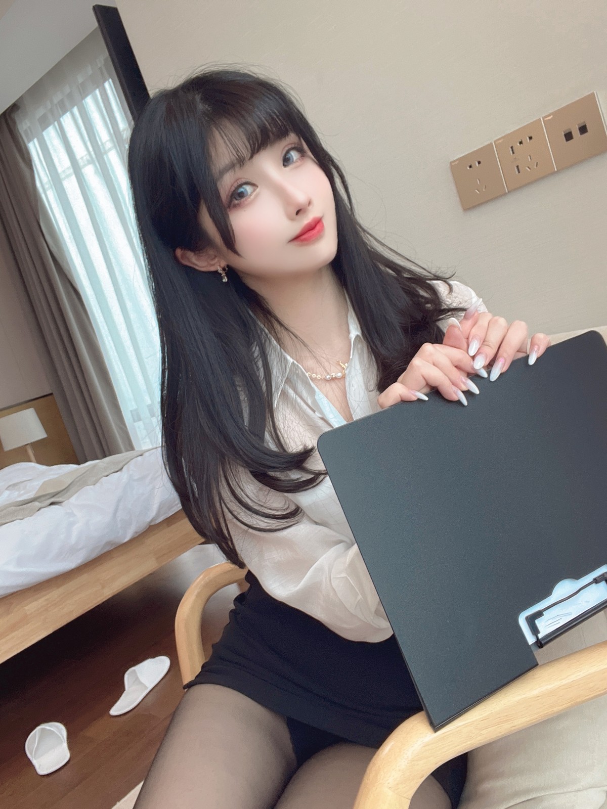 xgyw.top_网络美女rioko凉凉子OL前辈主题私房性感薄透白T配超薄黑丝秀黑色内衣诱惑写真51P