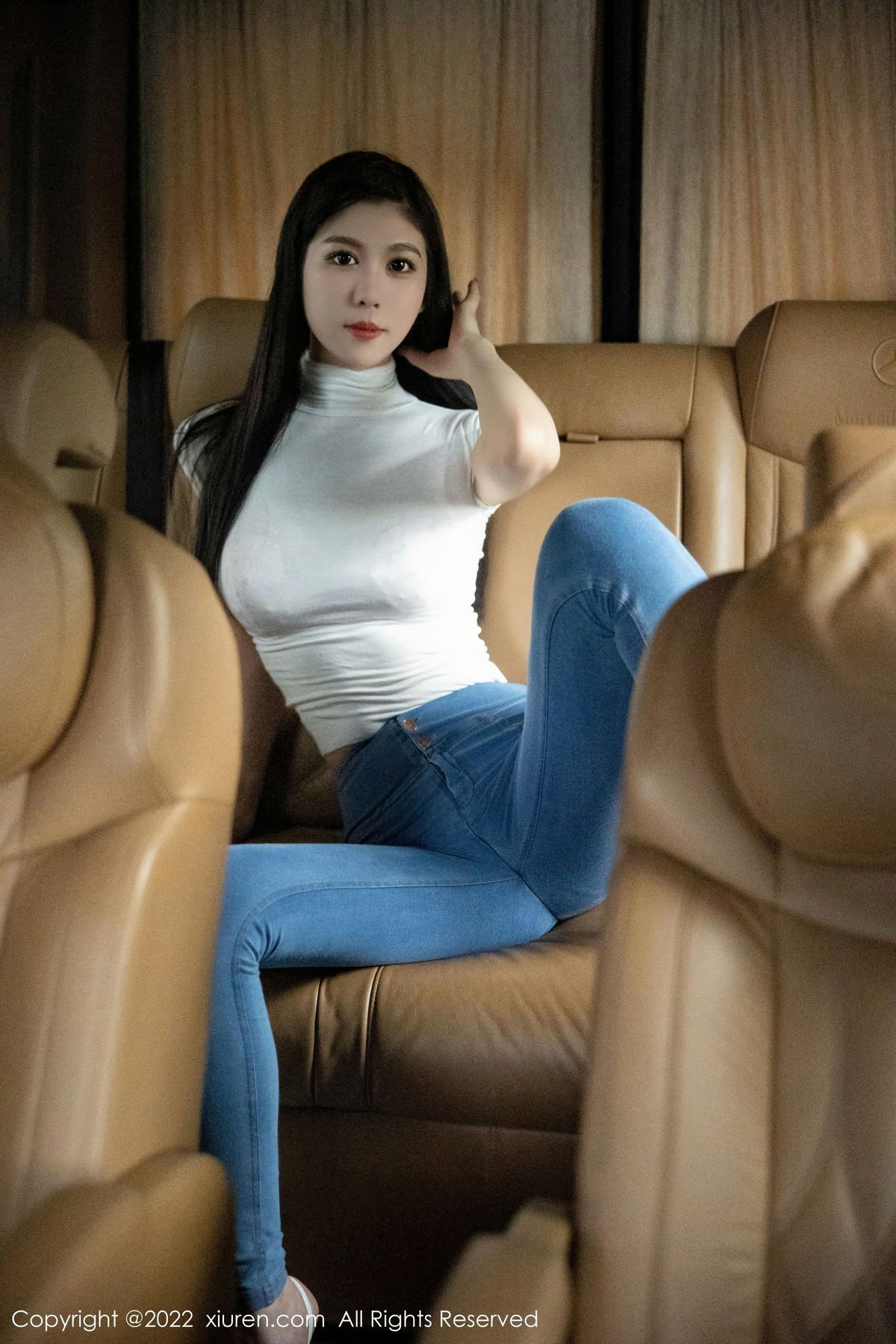 xgyw.top_XiuRen第5677期_模特李雅柔白色紧身上衣配蓝色牛仔裤露浅色内衣高挑迷人写真84P