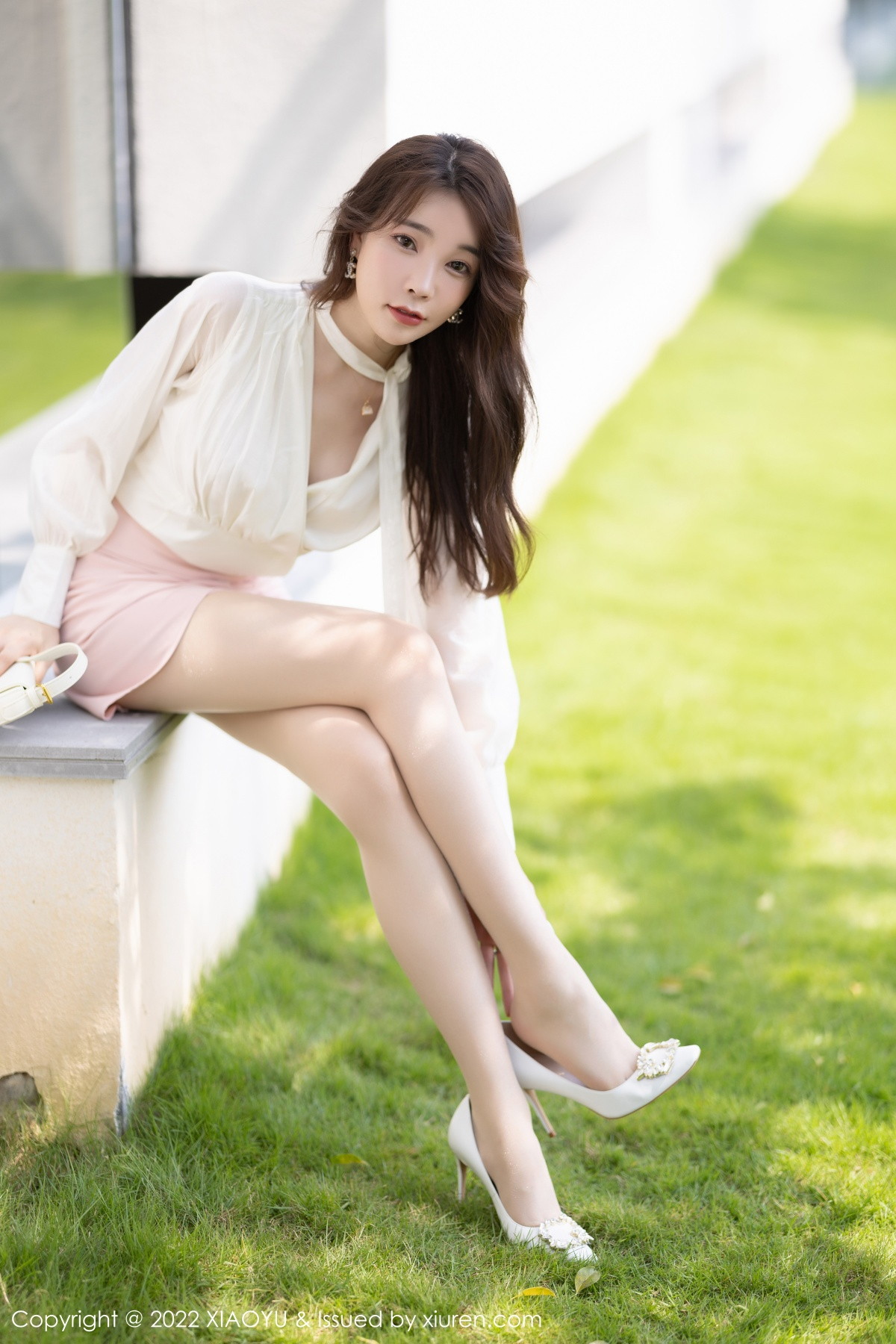 xgyw.top_[XiaoYu画语界]Vol.876_女神徐莉芝Booty白色上衣配粉短裙露粉色蕾丝内衣撩人诱惑写真85P