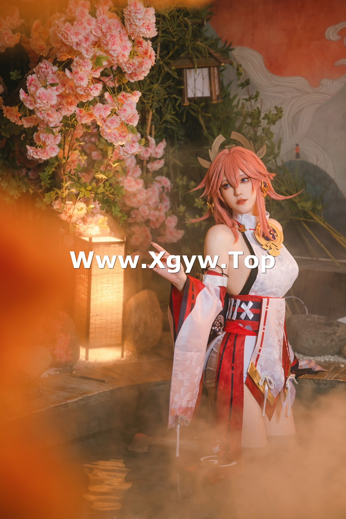 xgyw.top_网络美女蛋黄mayo八重神子主题温泉边性感日系风服饰秀完美身材靓丽迷人写真34P