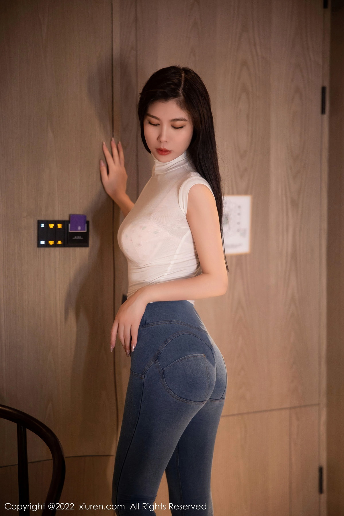 xgyw.top_XiuRen第5677期_模特李雅柔白色紧身上衣配蓝色牛仔裤露浅色内衣高挑迷人写真84P
