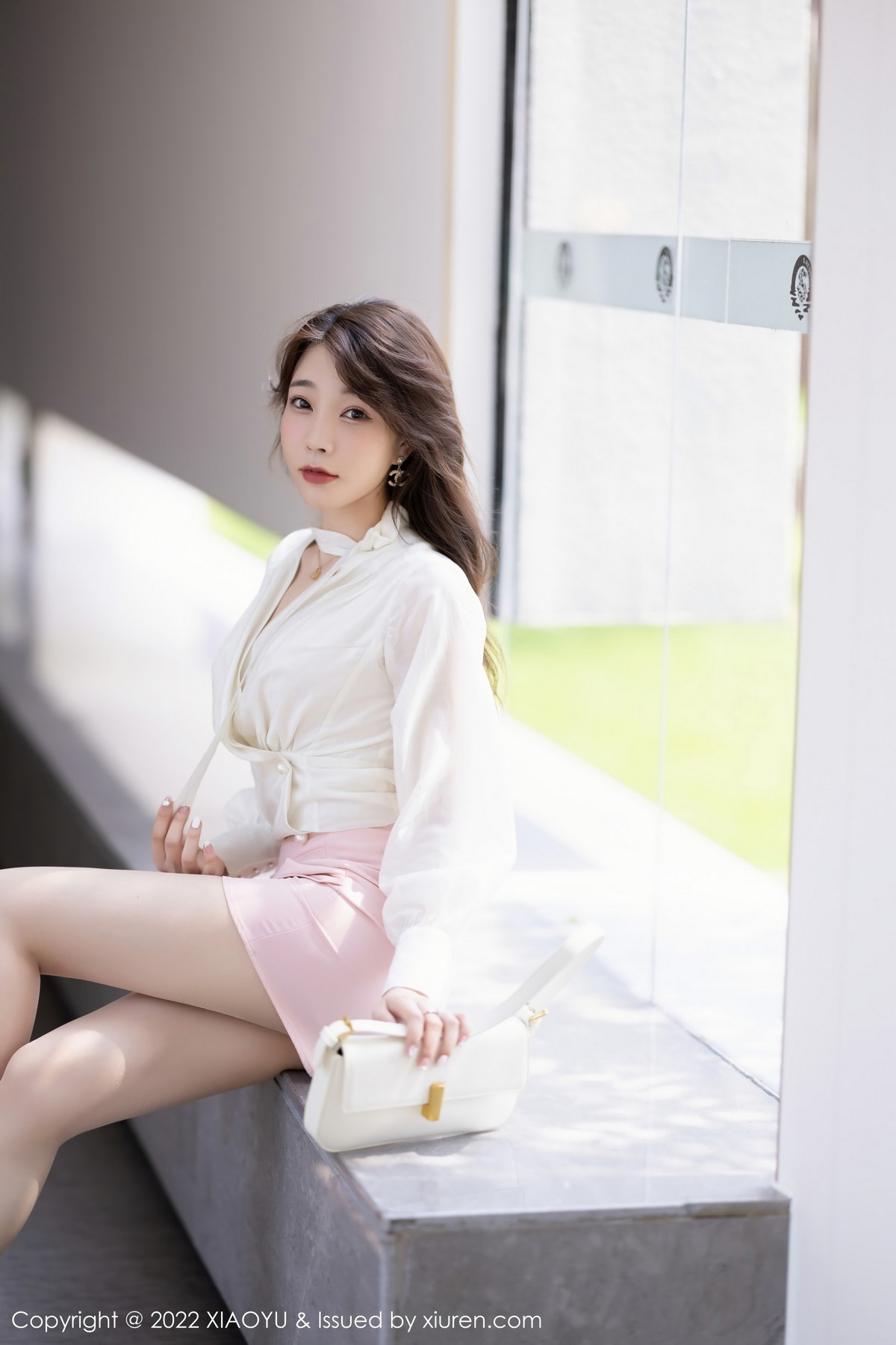 xgyw.top_[XiaoYu画语界]Vol.876_女神徐莉芝Booty白色上衣配粉短裙露粉色蕾丝内衣撩人诱惑写真85P