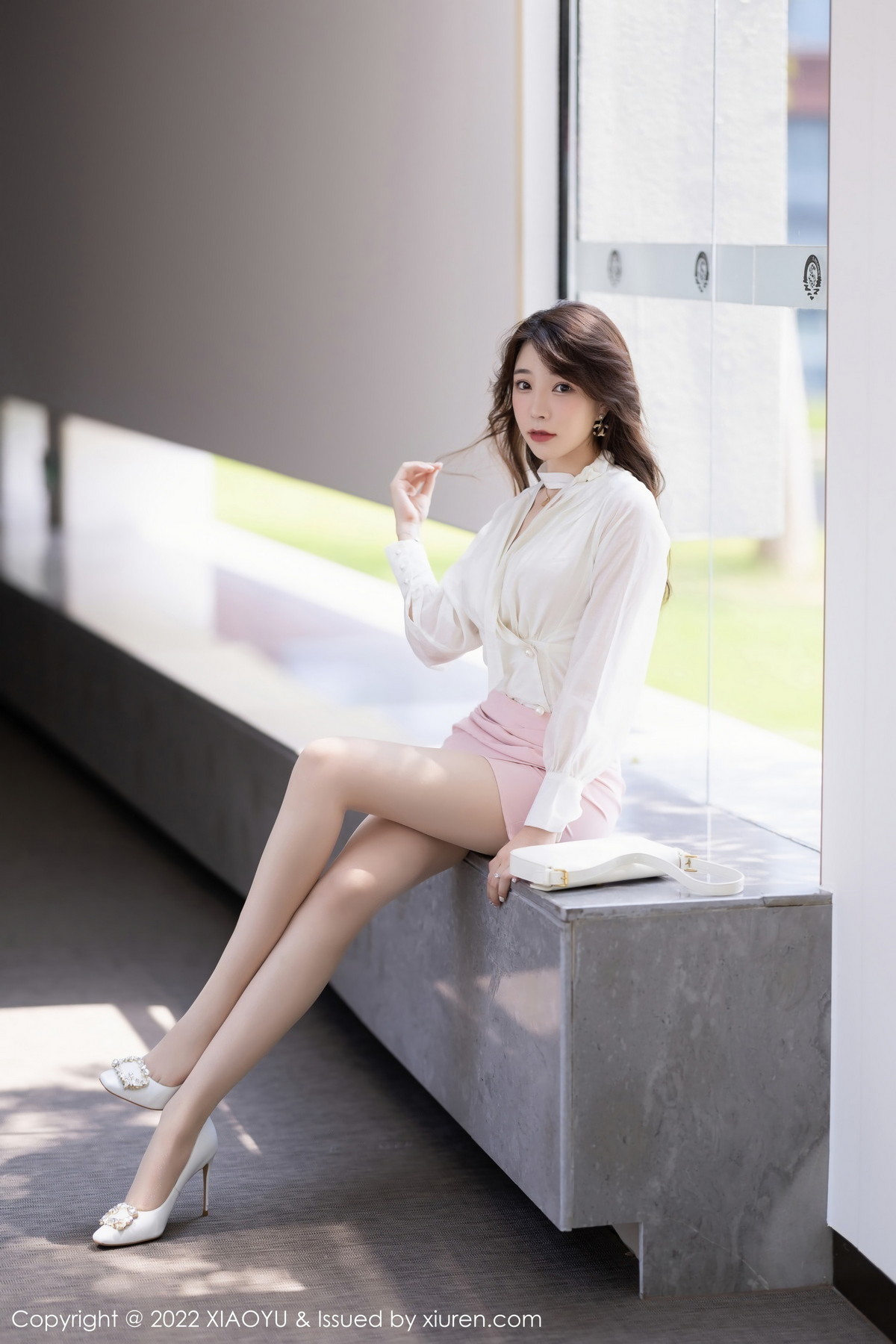 xgyw.top_[XiaoYu画语界]Vol.876_女神徐莉芝Booty白色上衣配粉短裙露粉色蕾丝内衣撩人诱惑写真85P