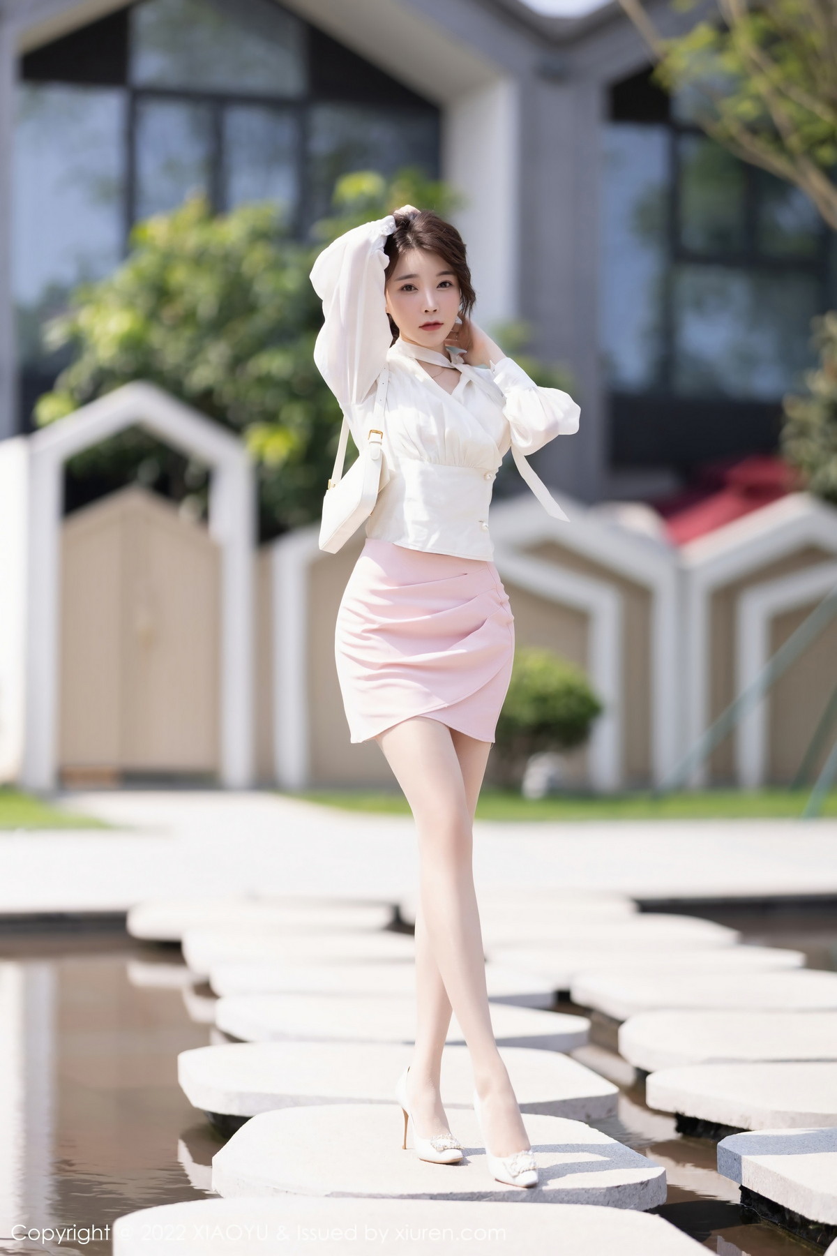 xgyw.top_[XiaoYu画语界]Vol.876_女神徐莉芝Booty白色上衣配粉短裙露粉色蕾丝内衣撩人诱惑写真85P