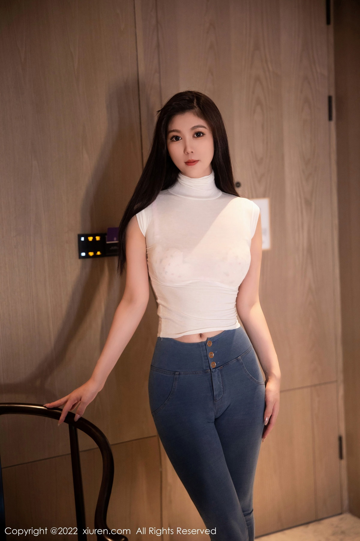 xgyw.top_XiuRen第5677期_模特李雅柔白色紧身上衣配蓝色牛仔裤露浅色内衣高挑迷人写真84P