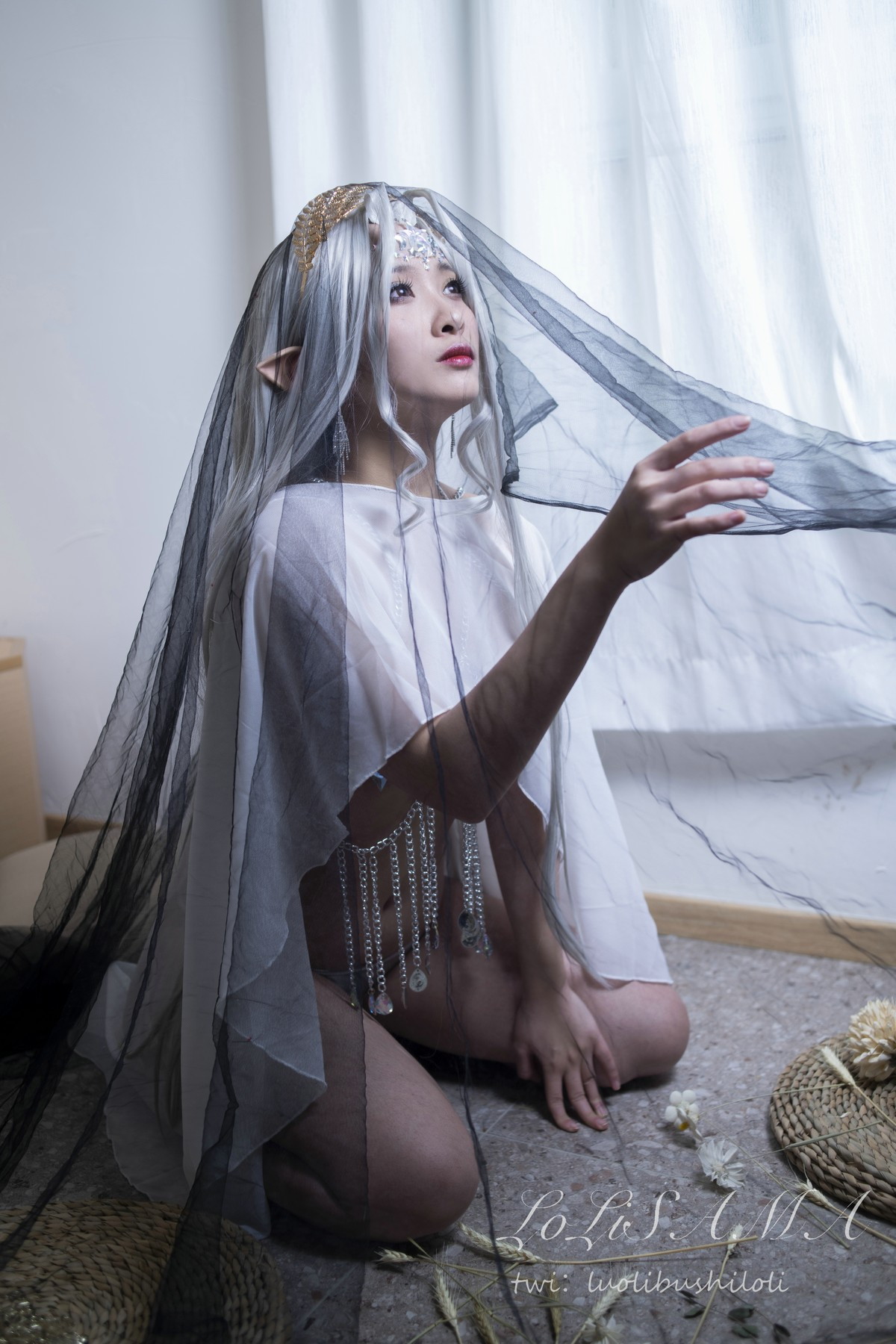xgyw.top_动漫博主洛璃LoLiSAMA精灵主题透明薄纱露情趣内衣秀豪乳砖石遮点诱惑写真107P