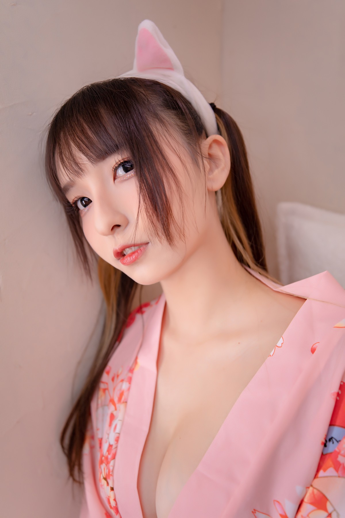 xgyw.top_萝莉美女神楽板真冬雪糕少女主题私房波波池性感粉色睡衣配白丝袜诱惑写真150P