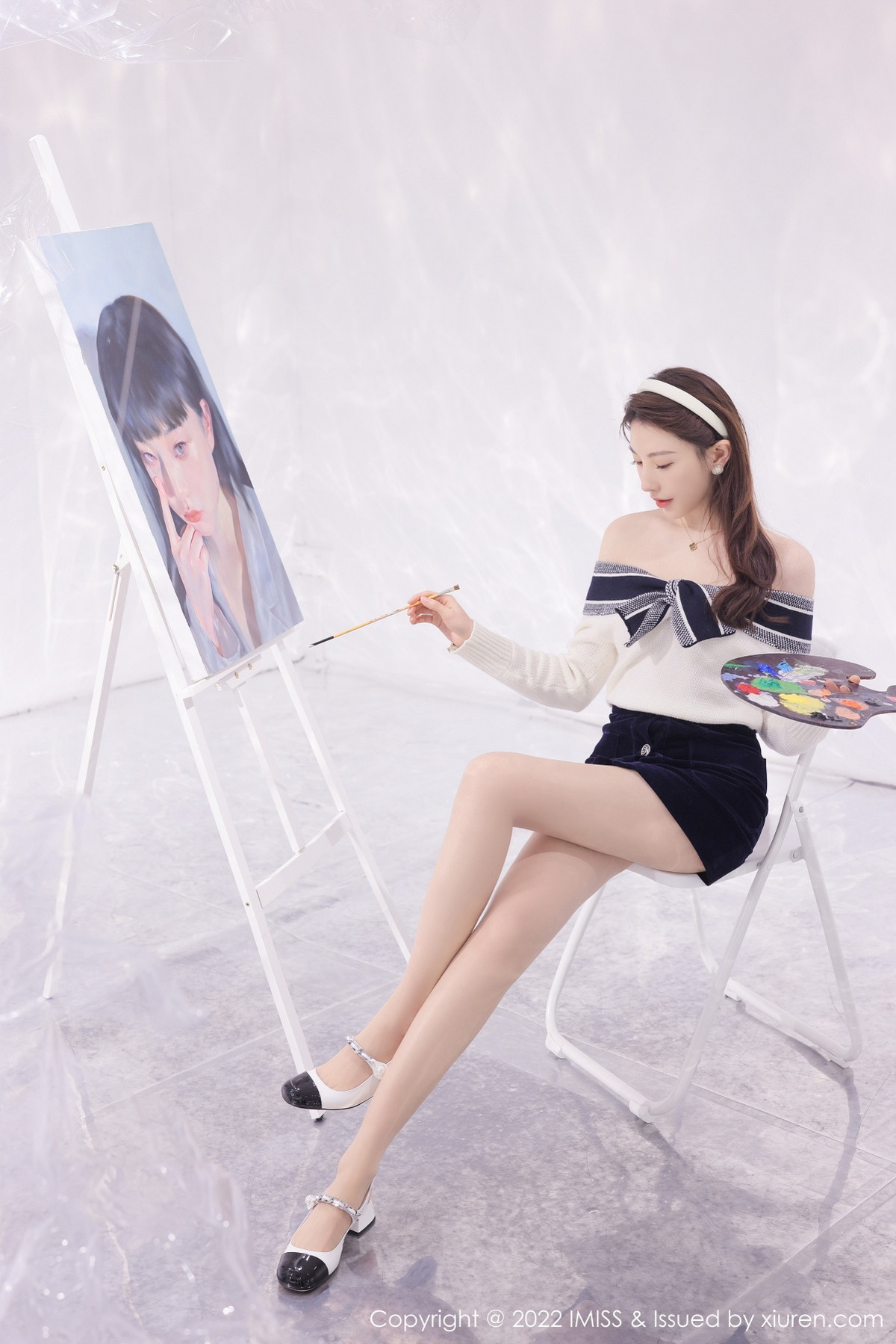 xgyw.top_[IMISS爱蜜社]Vol.704_气质女神Lynn刘奕宁艺术工作室低胸服饰配黑短裙性感迷人写真22P