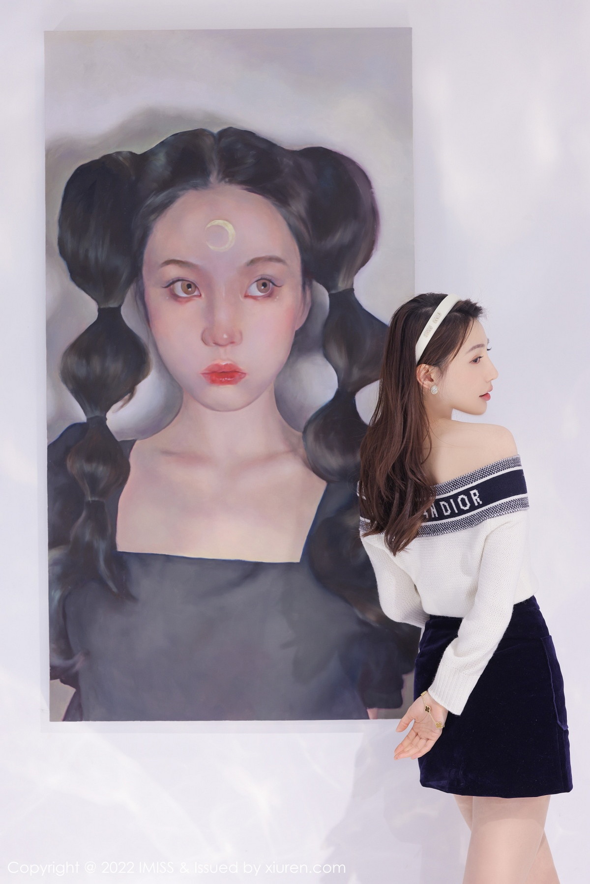 xgyw.top_[IMISS爱蜜社]Vol.704_气质女神Lynn刘奕宁艺术工作室低胸服饰配黑短裙性感迷人写真22P