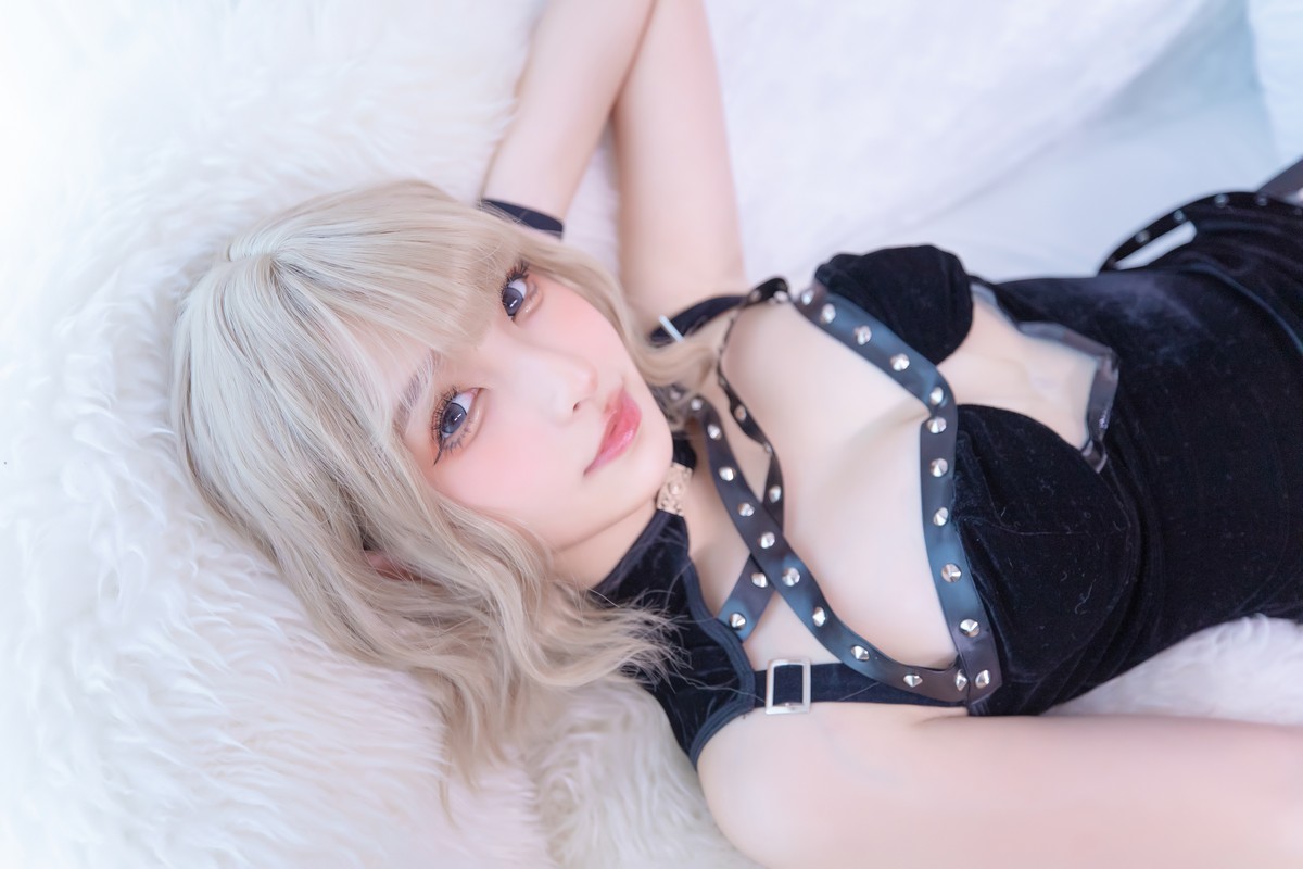 xgyw.top_萝莉美女神楽板真冬黑丝旗袍主题私房性感黑色旗袍露超薄黑丝秀翘臀美腿诱惑写真75P