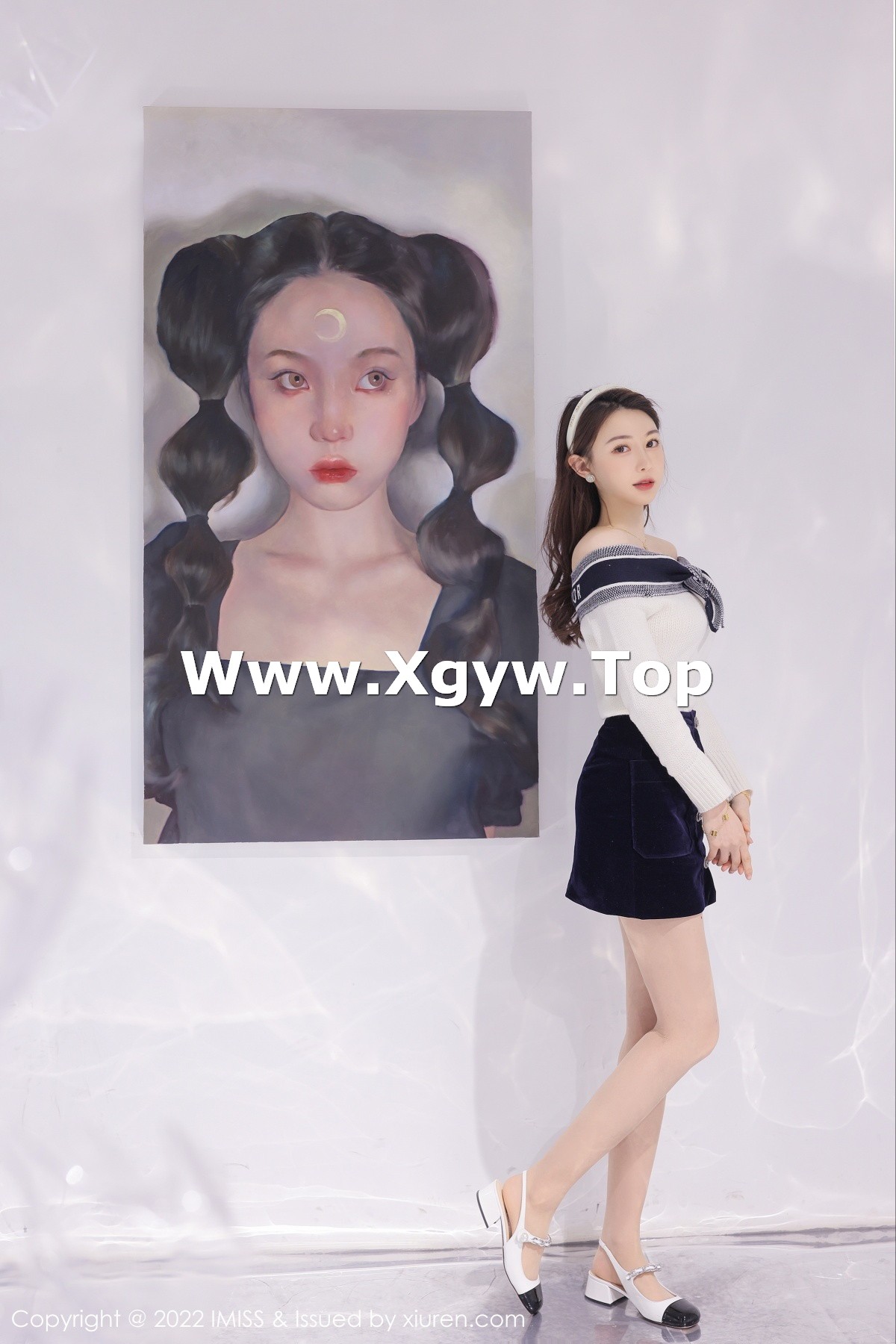 xgyw.top_[IMISS爱蜜社]Vol.704_气质女神Lynn刘奕宁艺术工作室低胸服饰配黑短裙性感迷人写真22P