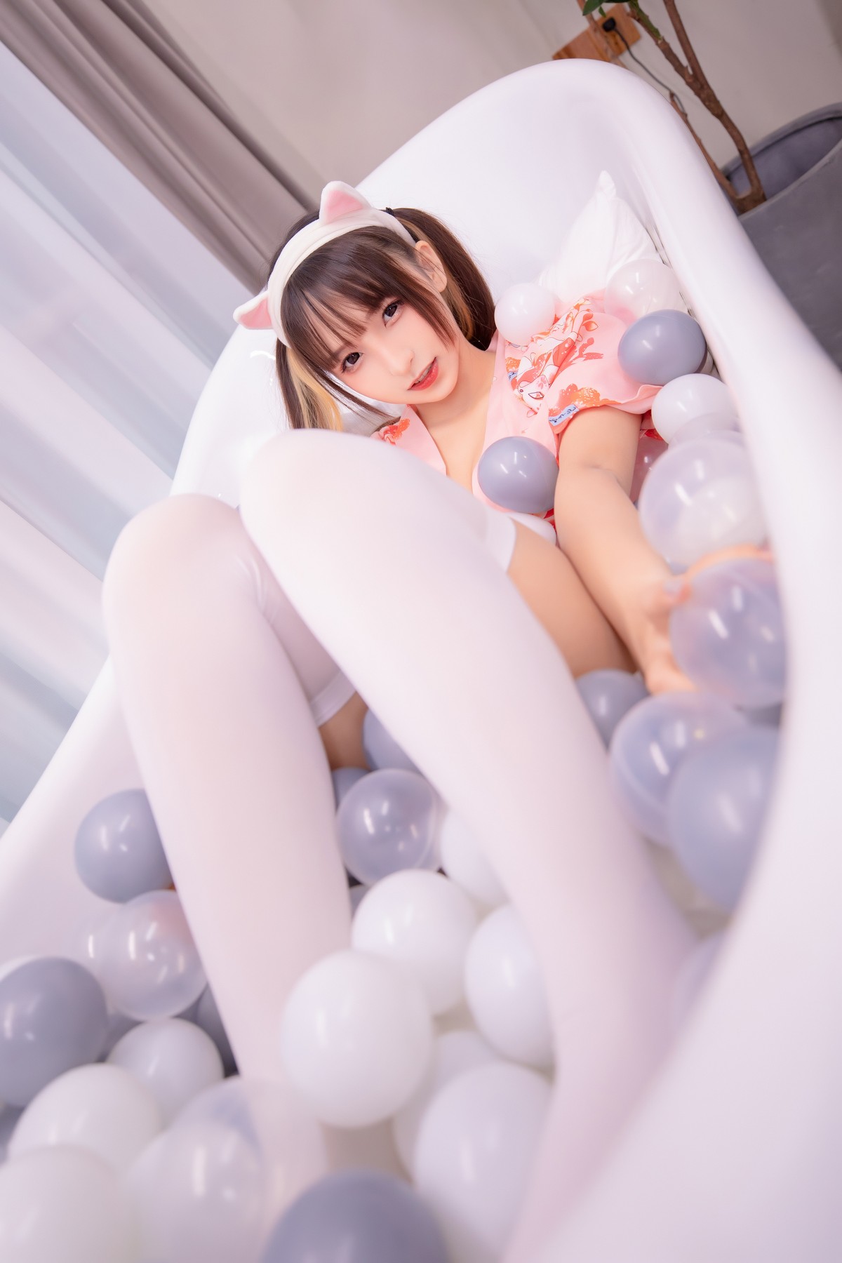 xgyw.top_萝莉美女神楽板真冬雪糕少女主题私房波波池性感粉色睡衣配白丝袜诱惑写真150P