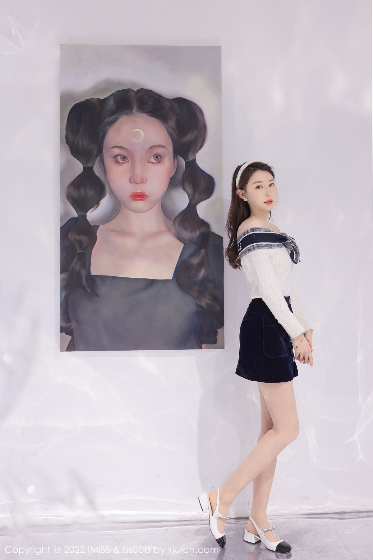 xgyw.top_[IMISS爱蜜社]Vol.704_气质女神Lynn刘奕宁艺术工作室低胸服饰配黑短裙性感迷人写真22P
