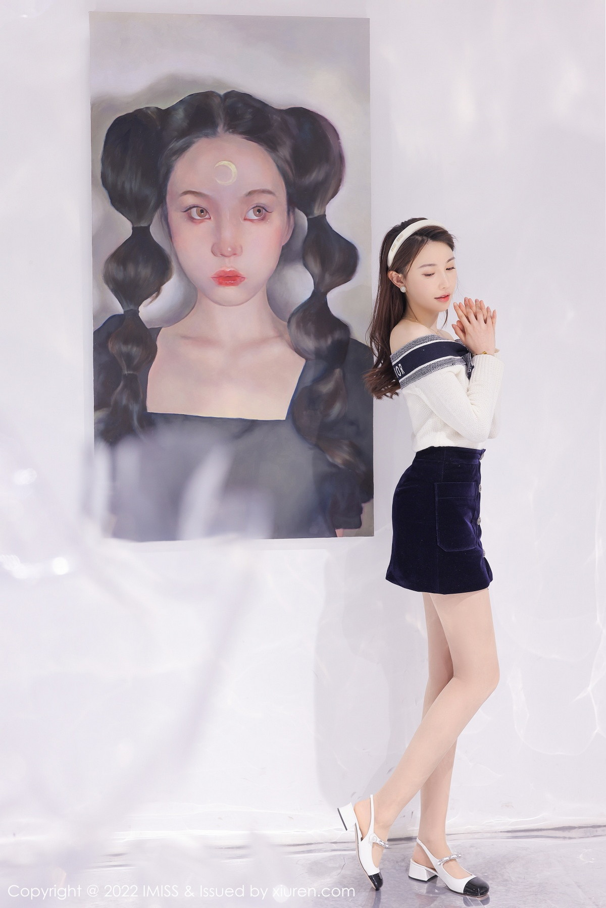 xgyw.top_[IMISS爱蜜社]Vol.704_气质女神Lynn刘奕宁艺术工作室低胸服饰配黑短裙性感迷人写真22P